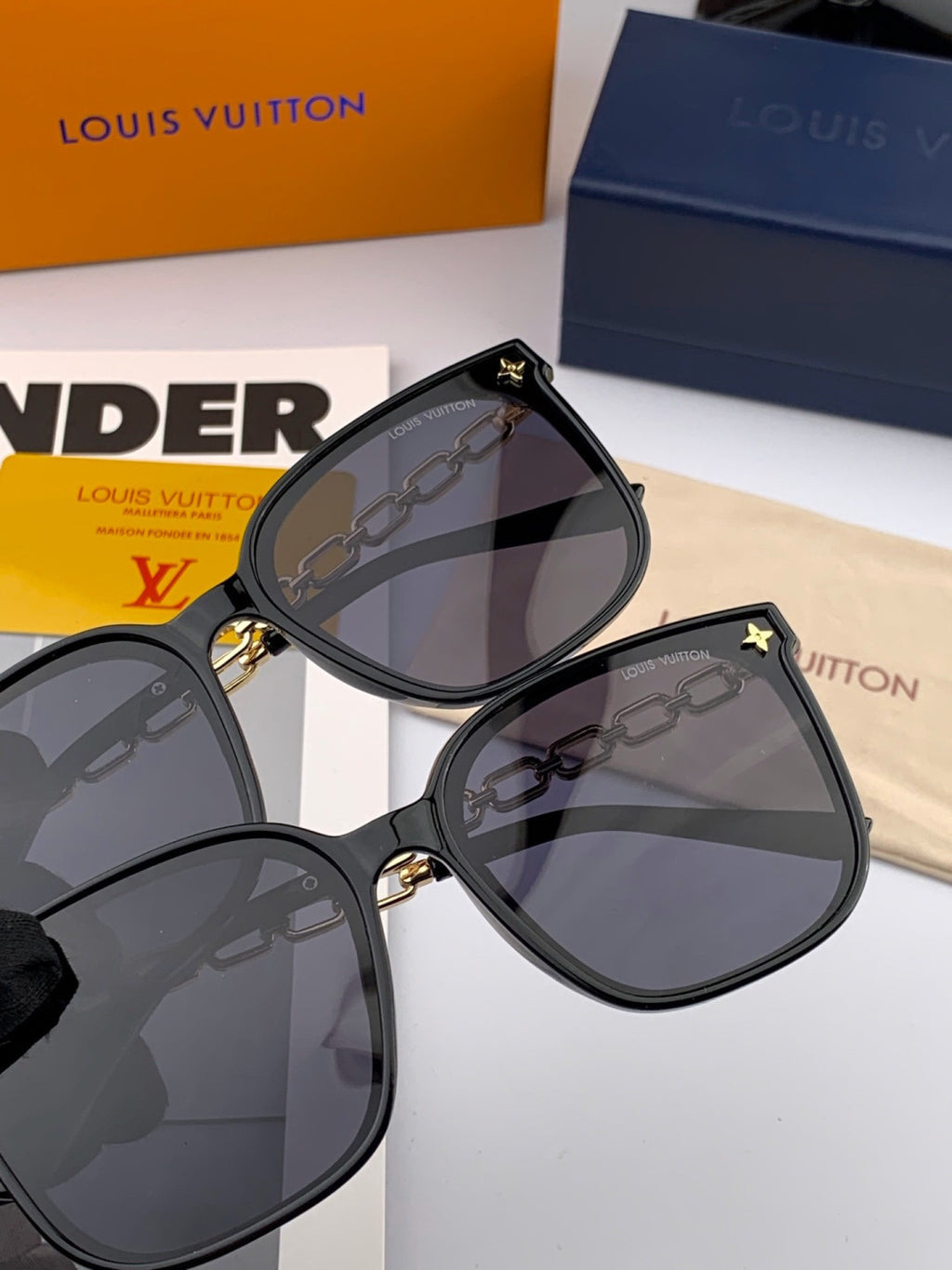Louis Vuitton L8233 Oversized Red Lens Sunglasses for Men & Women - 371344 - detail image 3