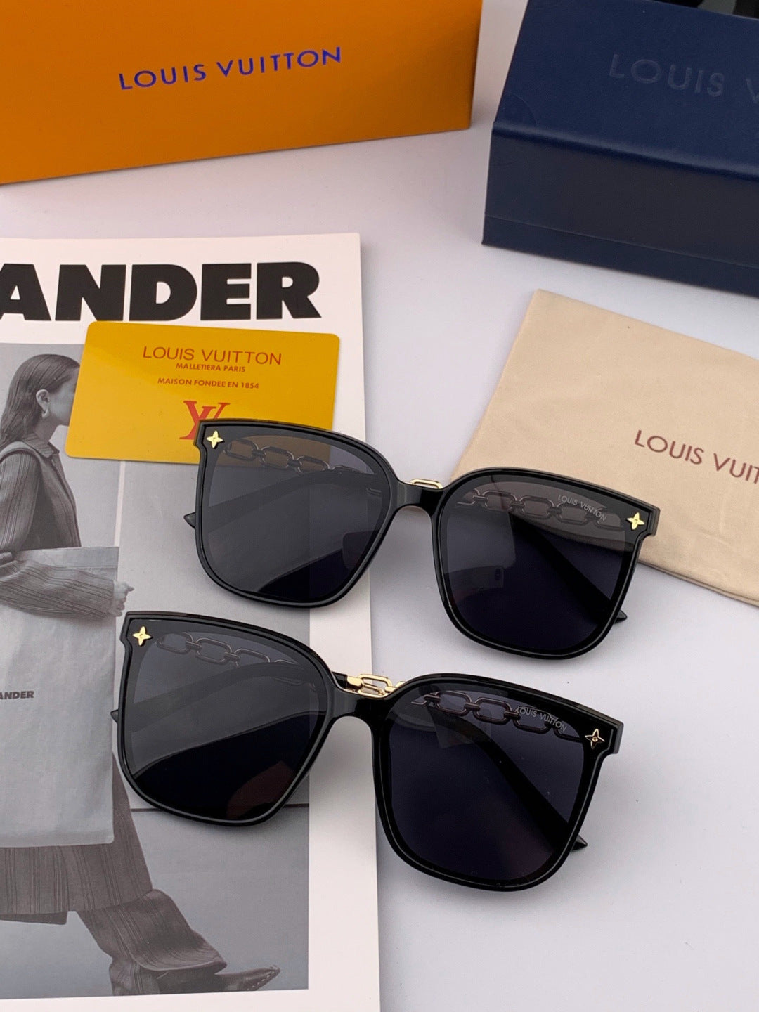Louis Vuitton L8233 Oversized Red Lens Sunglasses for Men & Women - 371344 - detail image 6