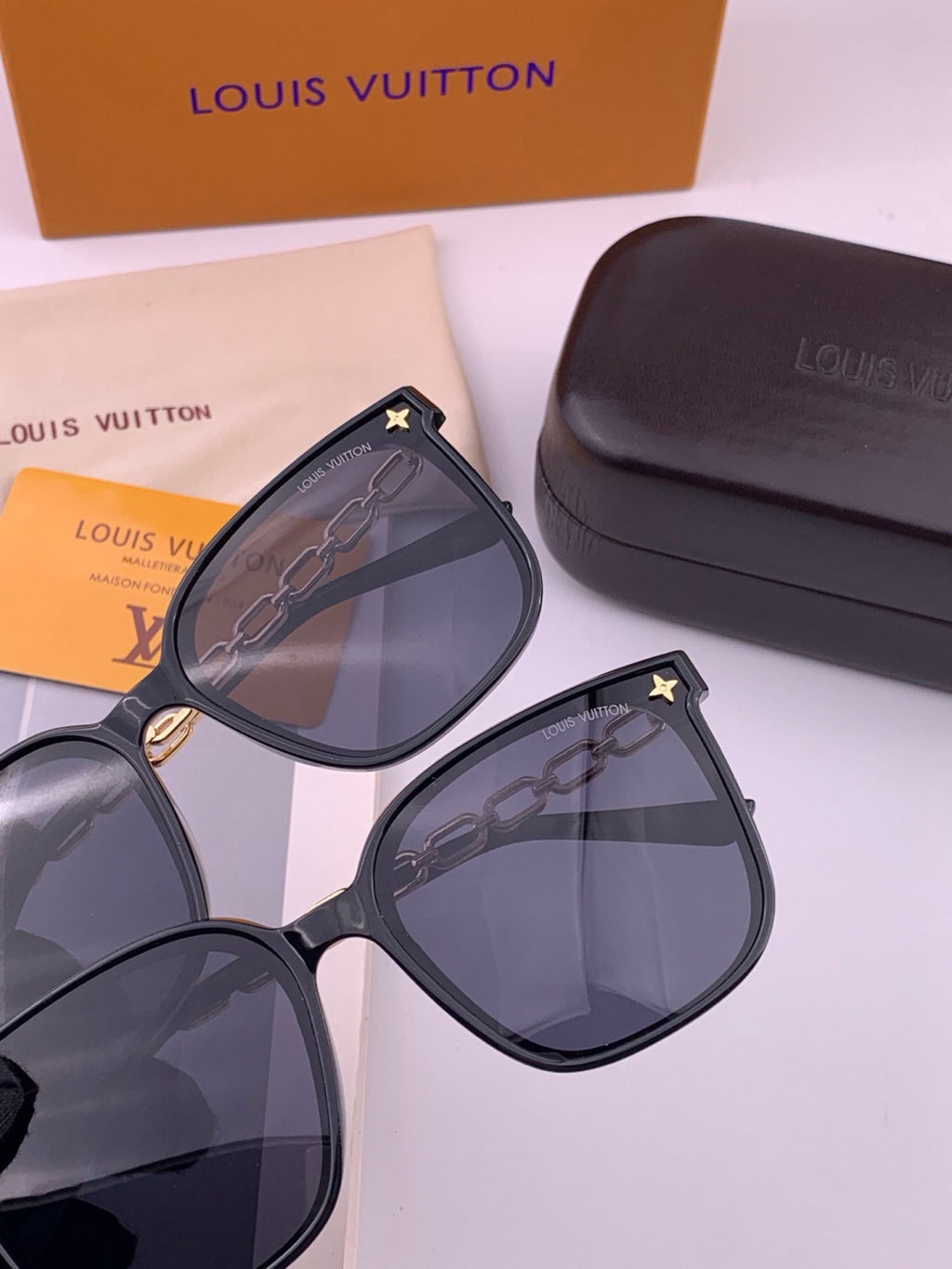 Louis Vuitton L8233 Oversized Gold Lens Sunglasses for Men & Women - 371345 - detail image 4