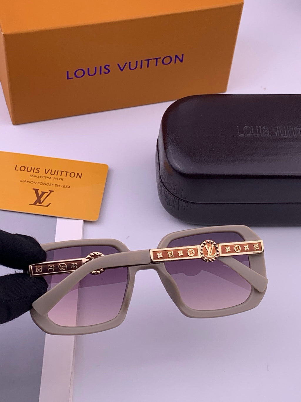 Louis Vuitton L37007 Oversized Brown Lens Sunglasses for Men & Women - 371329 - detail image 6