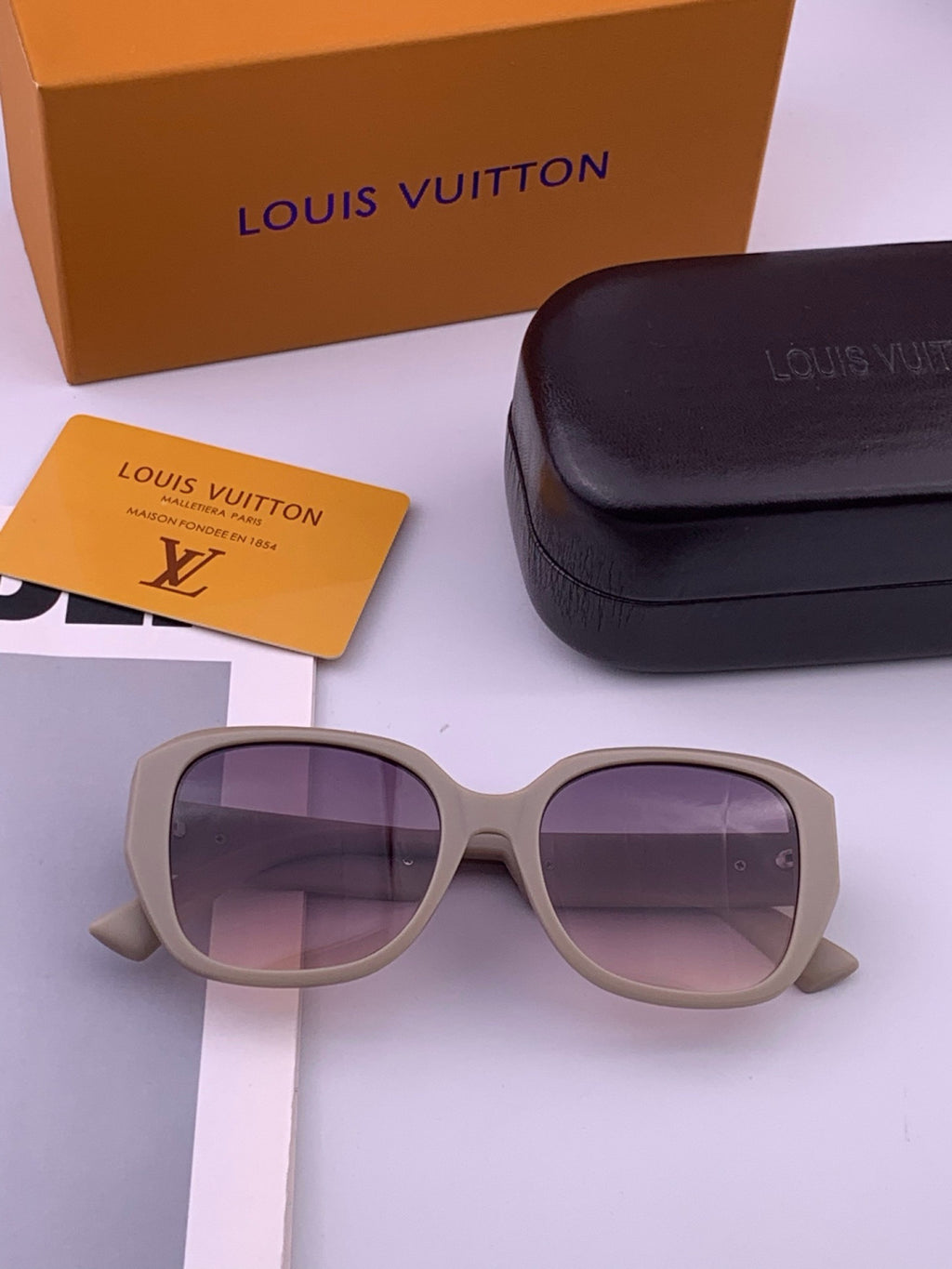 Louis Vuitton L17006 Oversized Purple Lens Sunglasses for Men & Women - 371331 - detail image 8