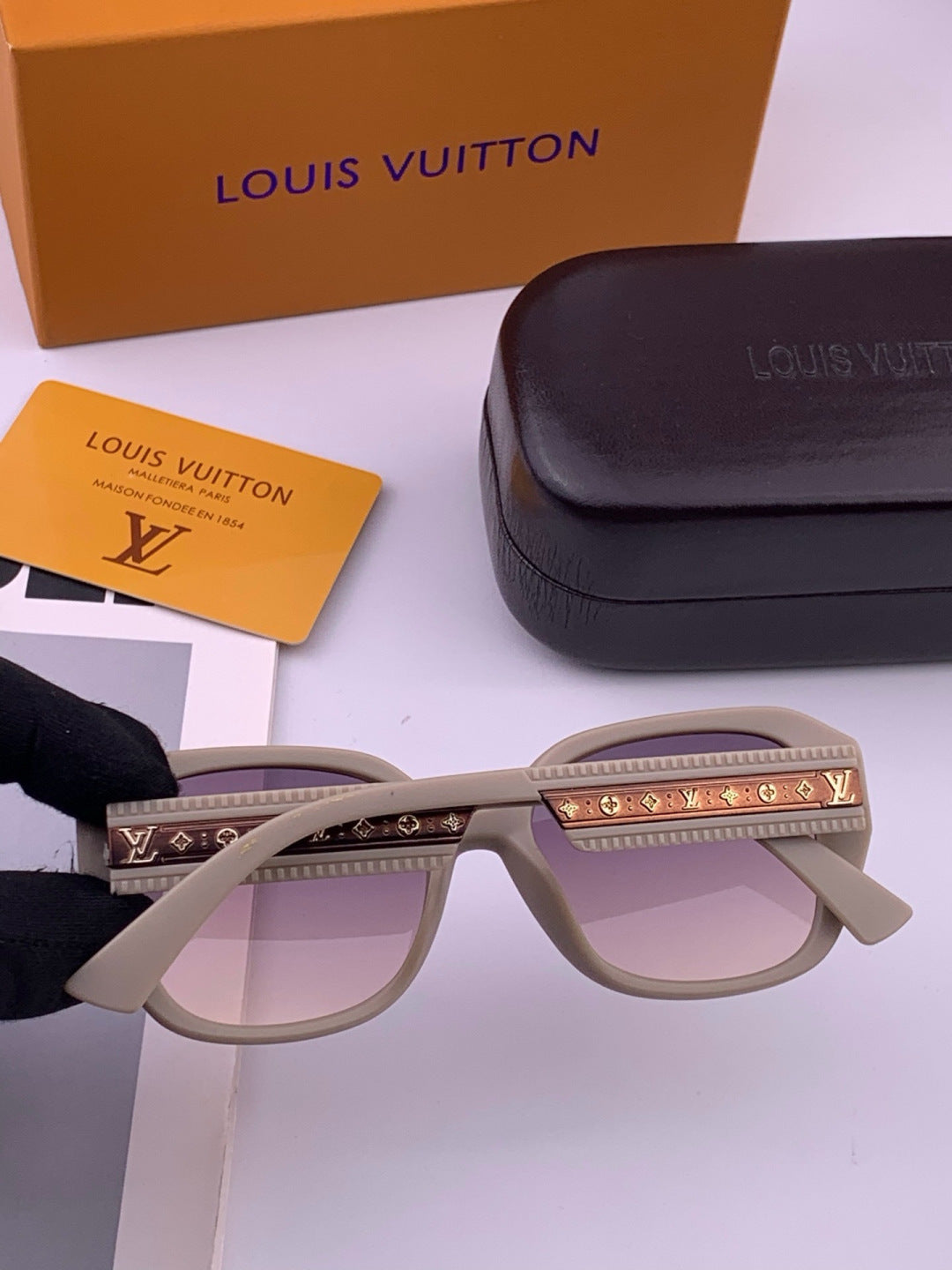 Louis Vuitton L17006 Oversized Purple Lens Sunglasses for Men & Women - 371331 - detail image 7