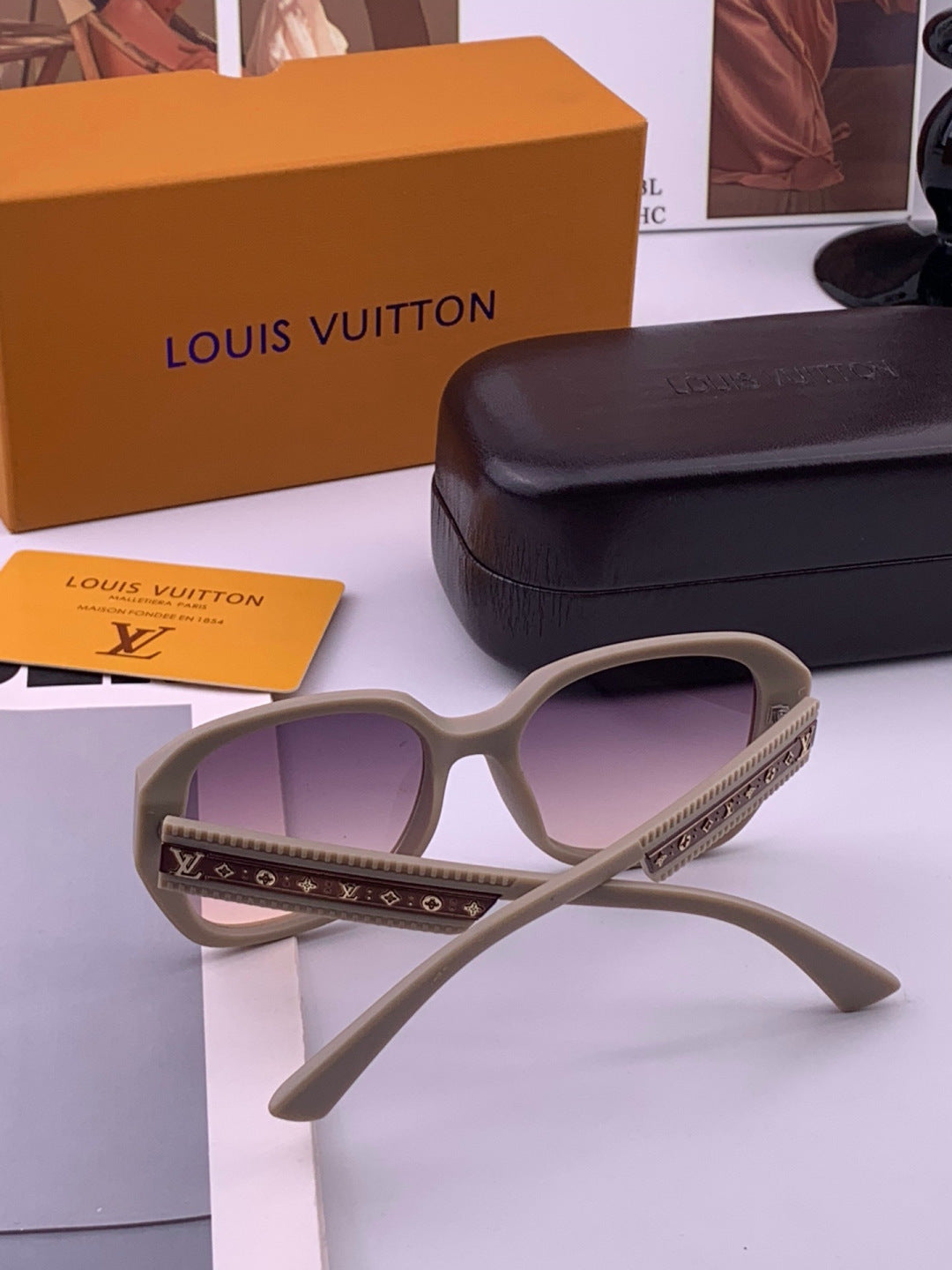 Louis Vuitton L17006 Oversized Purple Lens Sunglasses for Men & Women - 371331 - detail image 6