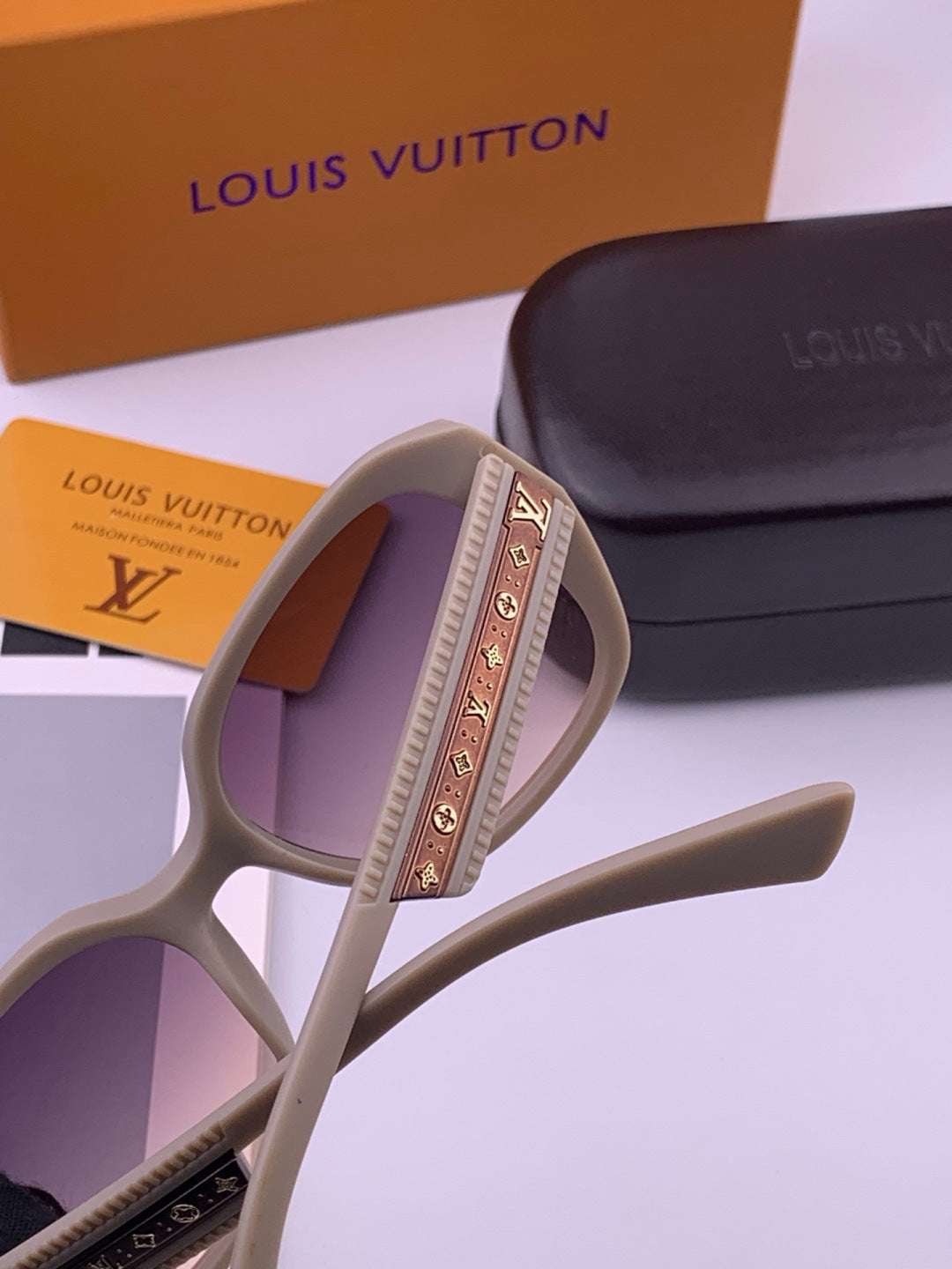 Louis Vuitton L17006 Oversized Purple Lens Sunglasses for Men & Women - 371331 - detail image 5
