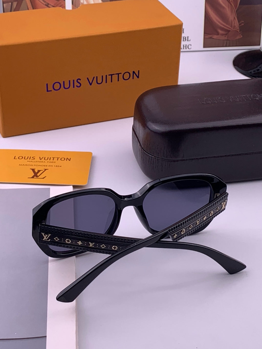 Louis Vuitton L17006 Oversized Black Lens Sunglasses for Men & Women - 371332 - detail image 5