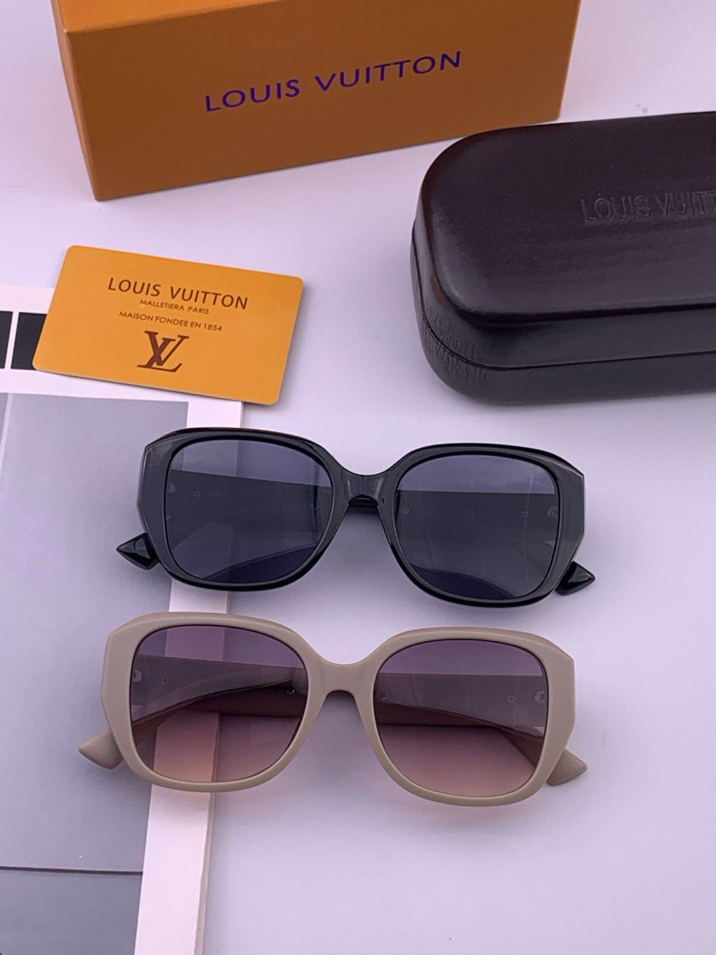 Louis Vuitton L17006 Oversized Black Lens Sunglasses for Men & Women - 371332 - detail image 8