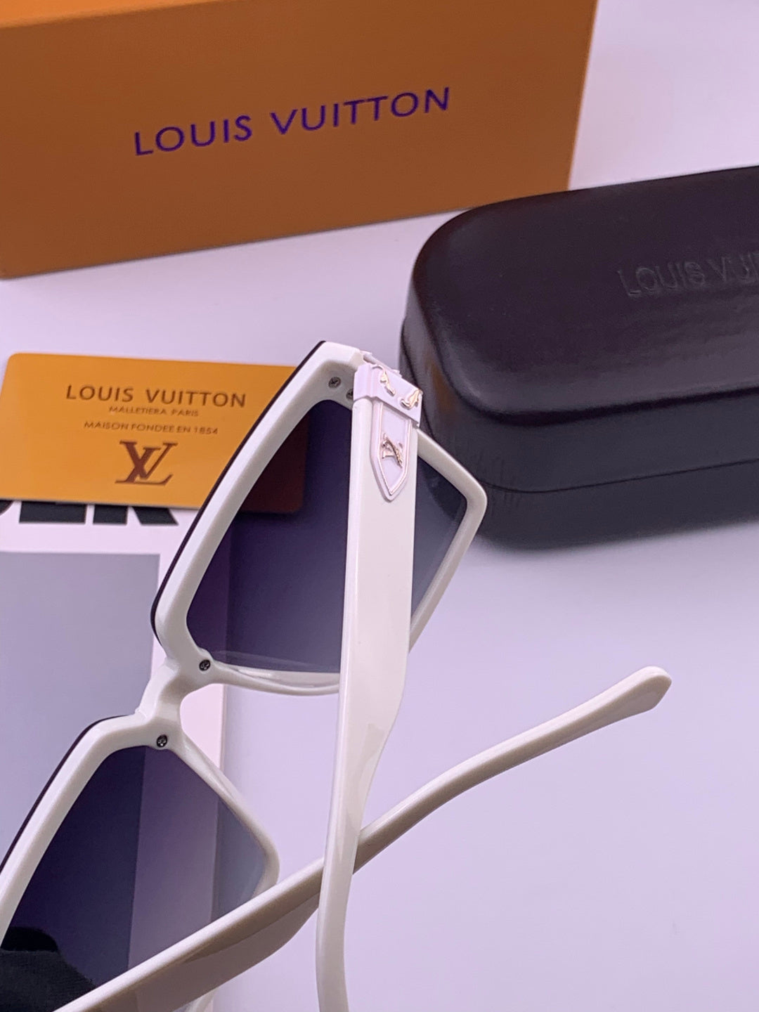 Louis Vuitton L83018 Square Brown Lens Sunglasses for Men & Women - 371333 - detail image 5