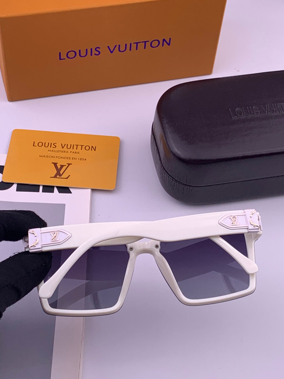 Louis Vuitton L83018 Square Brown Lens Sunglasses for Men & Women - 371333 - detail image 6