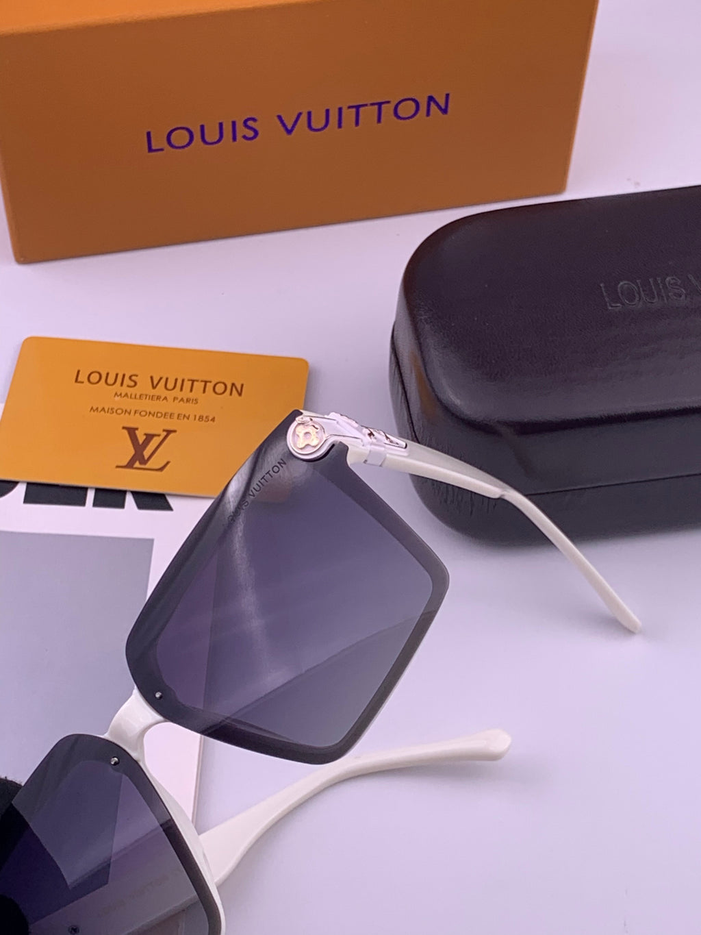 Louis Vuitton L83018 Square Brown Lens Sunglasses for Men & Women - 371333 - detail image 3