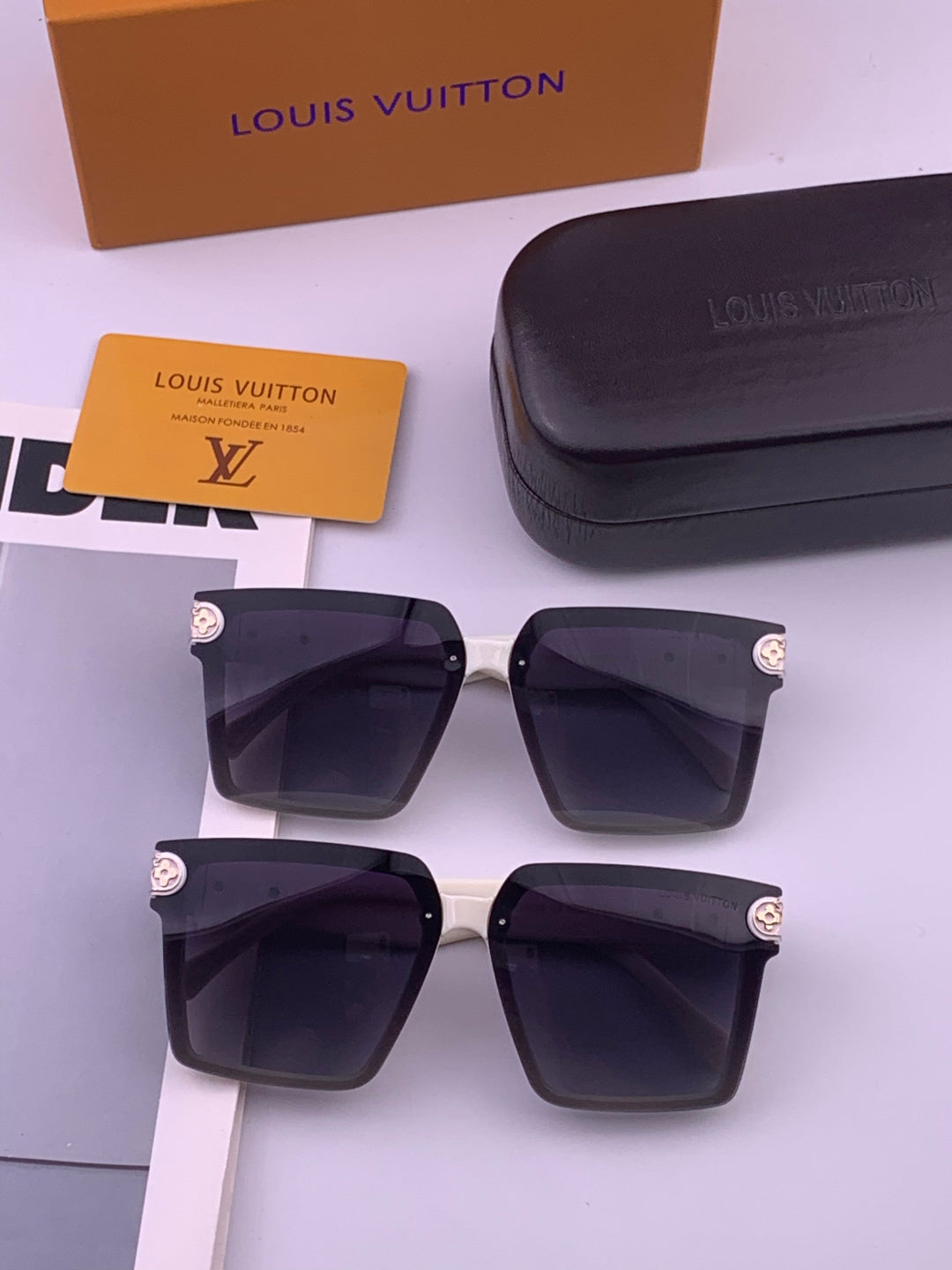 Louis Vuitton L83018 Square Brown Lens Sunglasses for Men & Women - 371333 - detail image 8