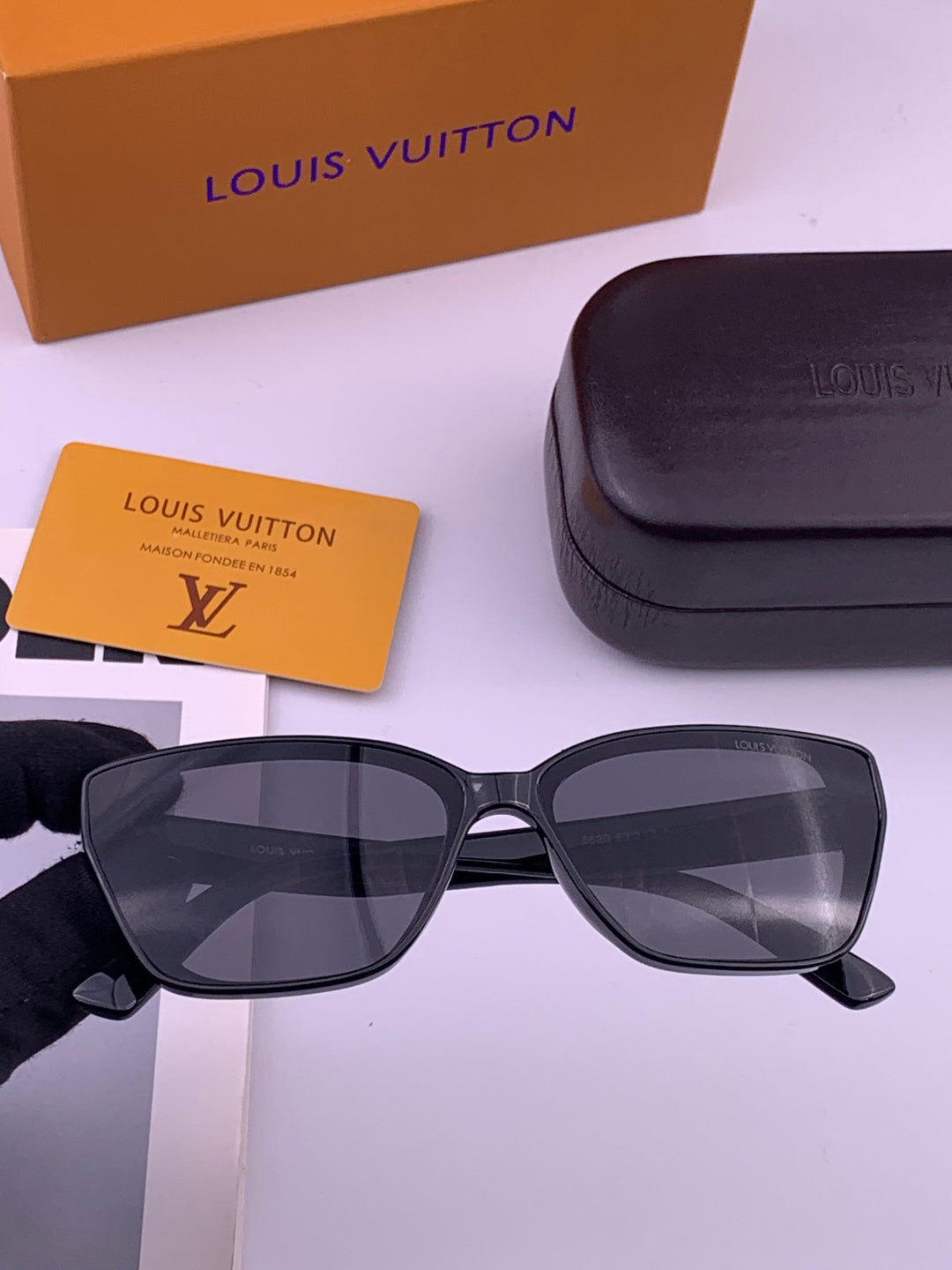 Louis Vuitton L0552 Square Brown Lens Sunglasses for Men & Women - 371334 - detail image 4