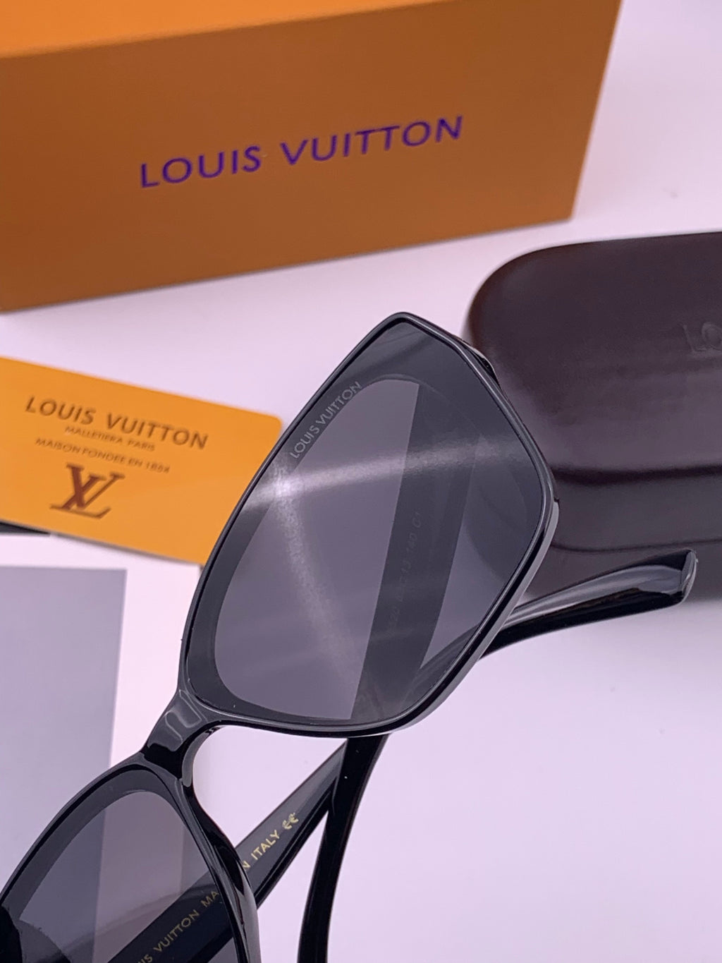 Louis Vuitton L0552 Square Brown Lens Sunglasses for Men & Women - 371334 - detail image 6