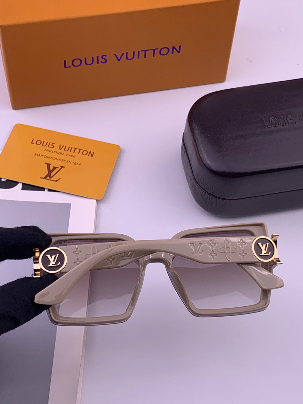 Louis Vuitton L8623 Square Black Lens Sunglasses for Men & Women - 371335 - detail image 6