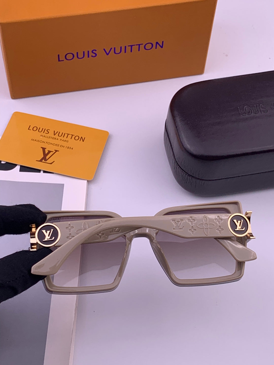 Louis Vuitton L8623 Square Black Lens Sunglasses for Men & Women - 371335 - detail image 6