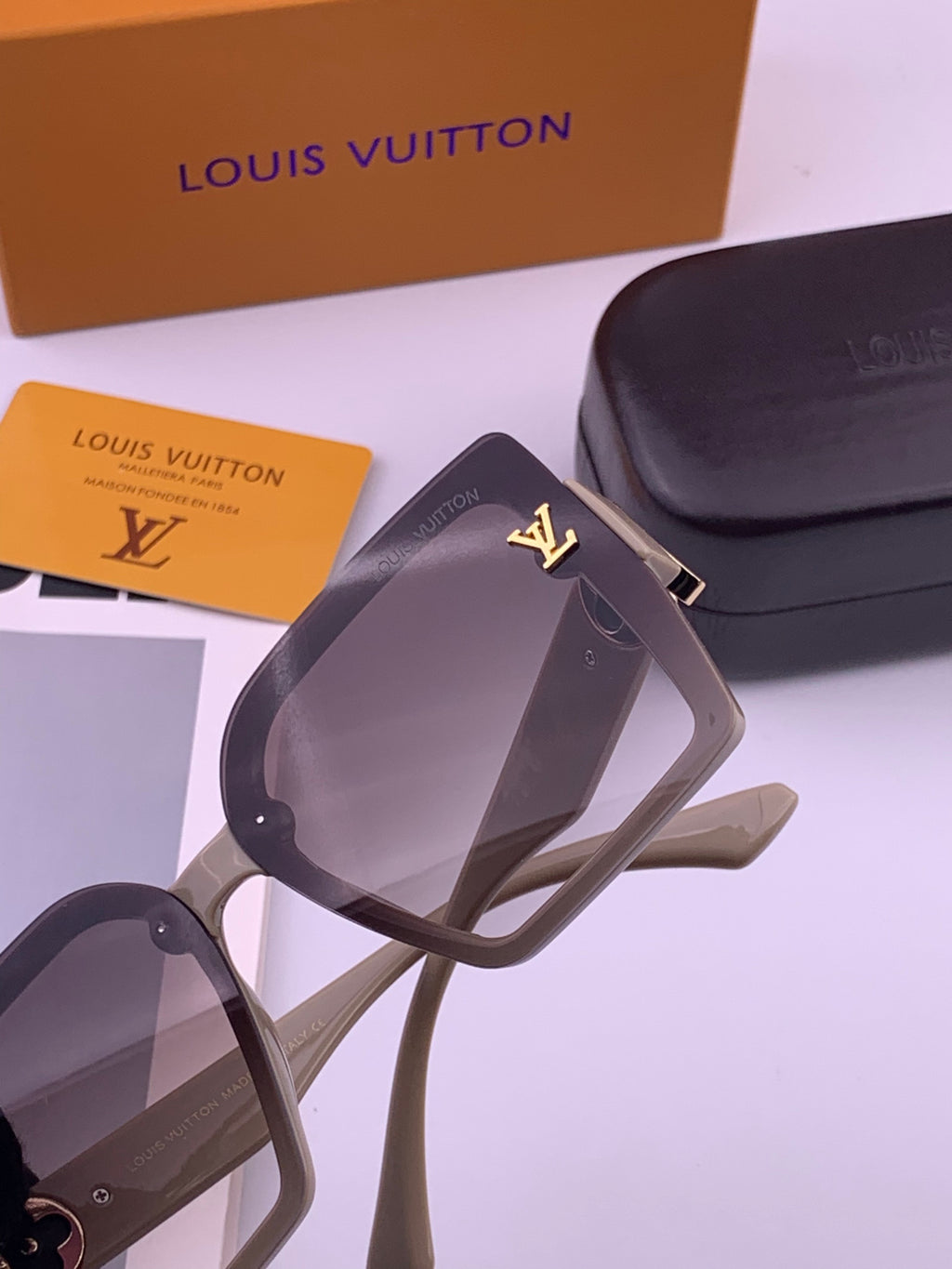 Louis Vuitton L8623 Square Black Lens Sunglasses for Men & Women - 371335 - detail image 5