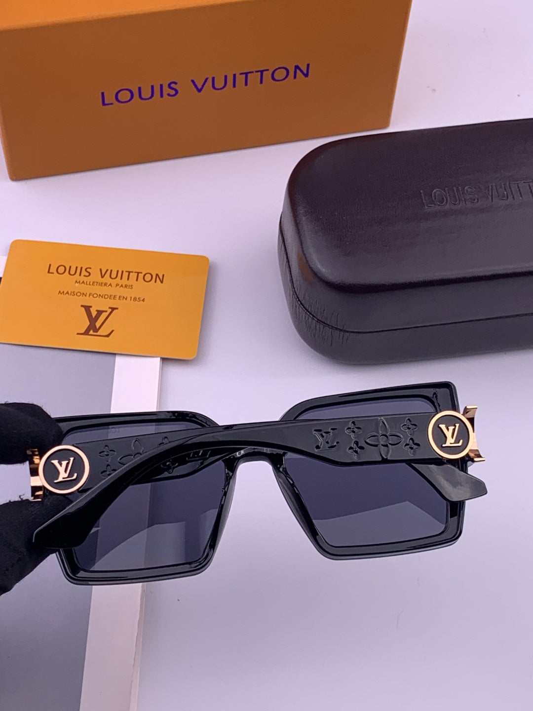Louis Vuitton L8623 Square Black Lens Sunglasses for Men & Women - 371336 - detail image 6