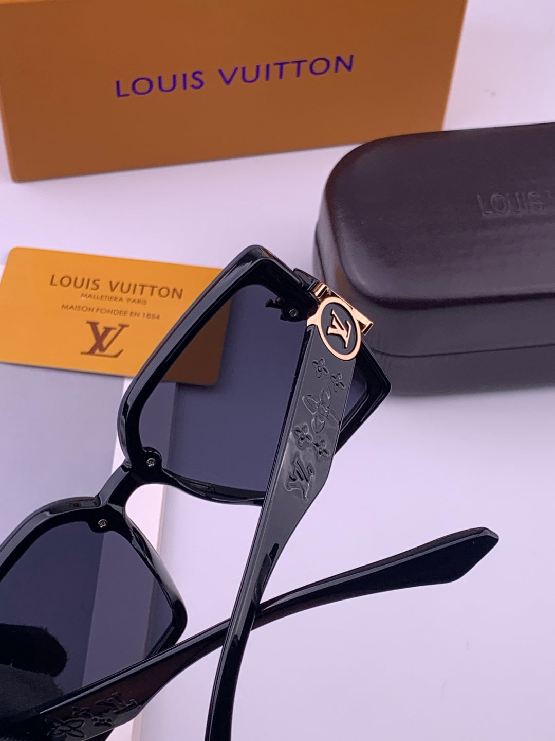 Louis Vuitton L8623 Square Black Lens Sunglasses for Men & Women - 371336 - detail image 4