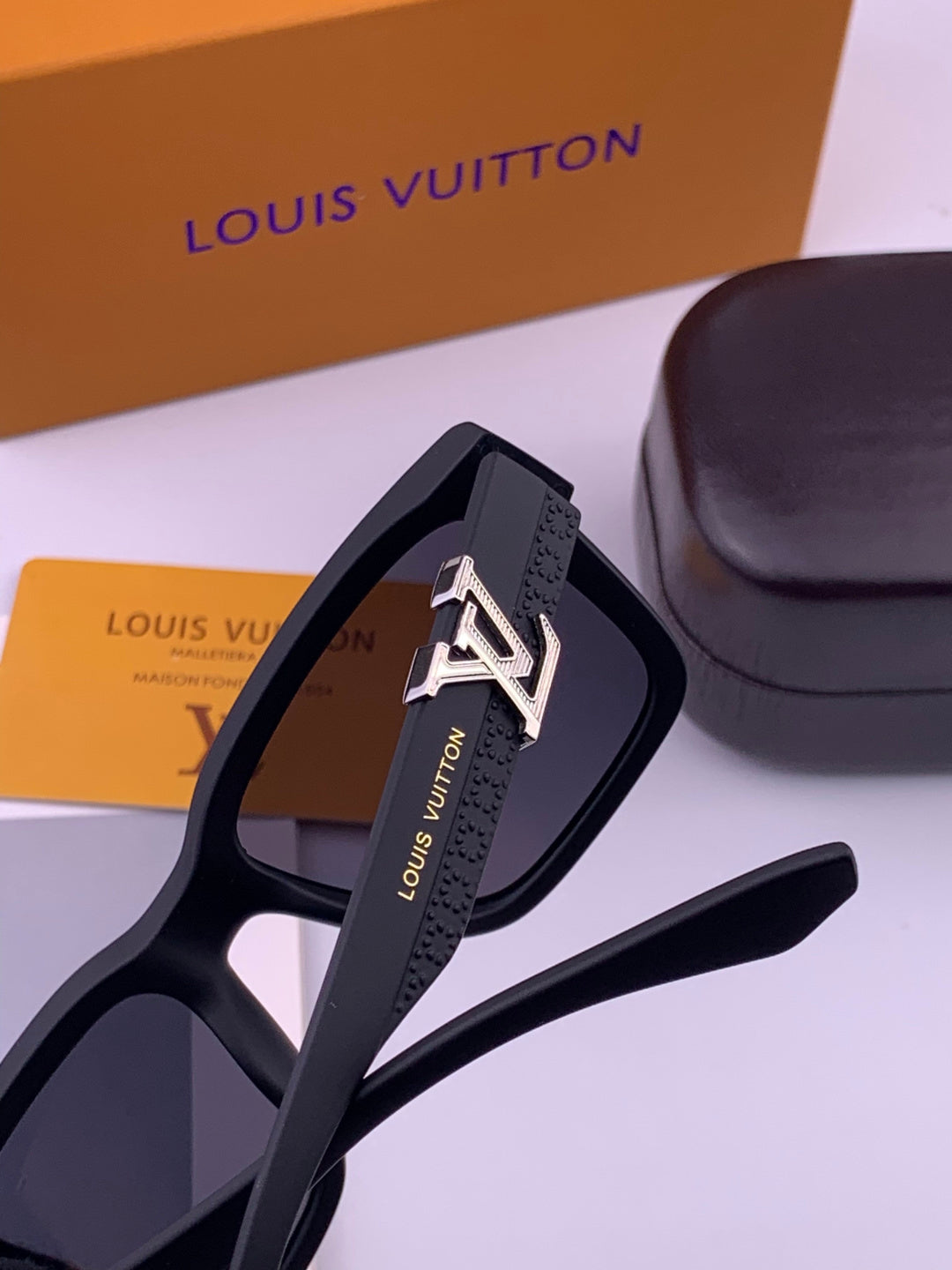 Louis Vuitton L3551 Square Gold Lens Sunglasses for Men & Women - 371338 - detail image 6