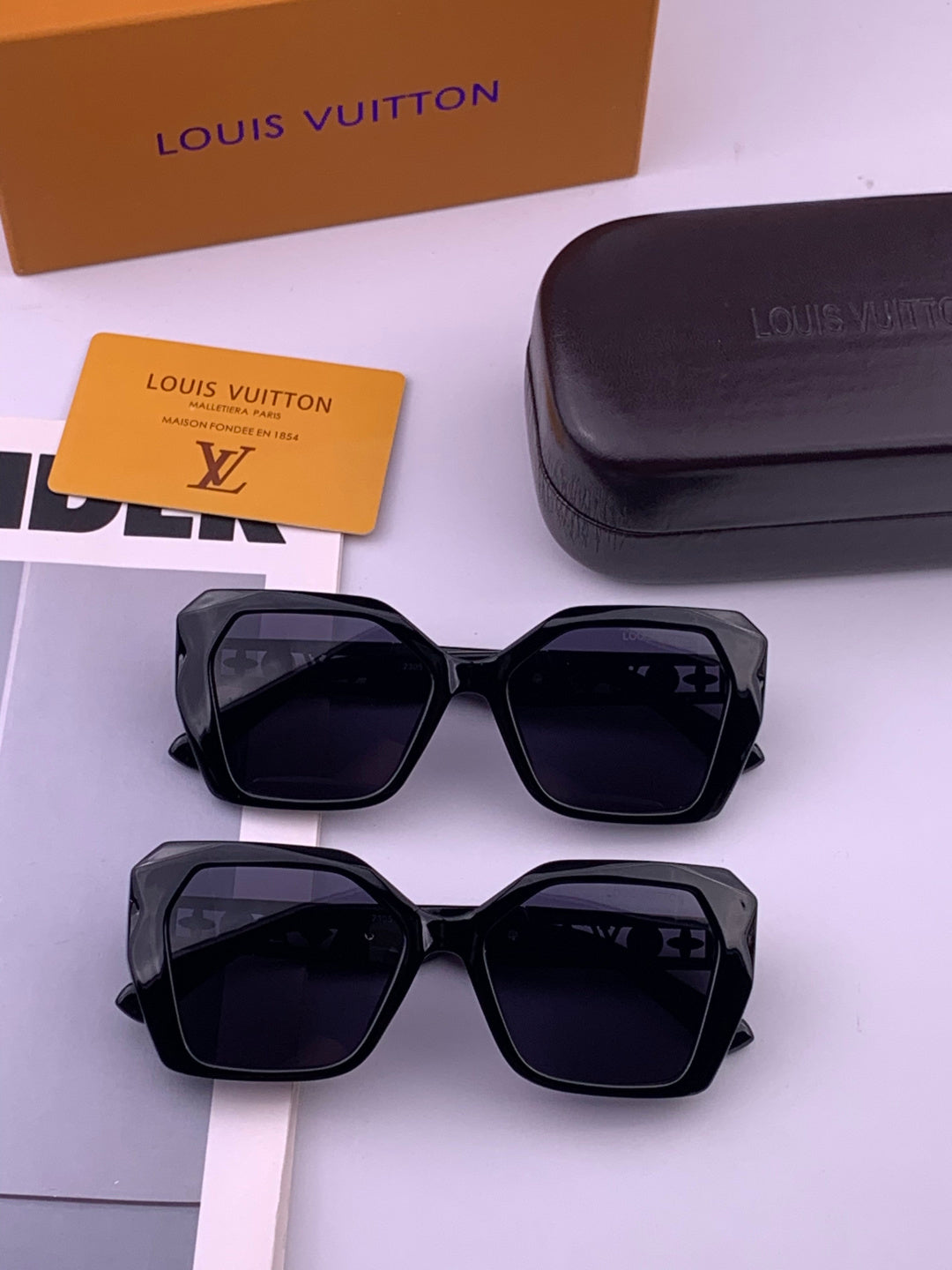 Louis Vuitton L5230 Square Black Lens Sunglasses for Men & Women - 371343 - detail image 7