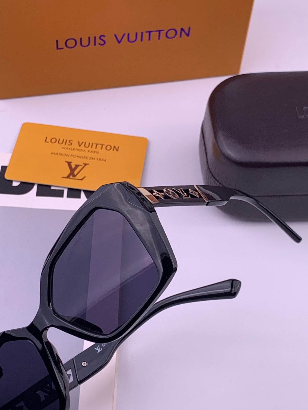 Louis Vuitton L5230 Square Black Lens Sunglasses for Men & Women - 371343 - detail image 3