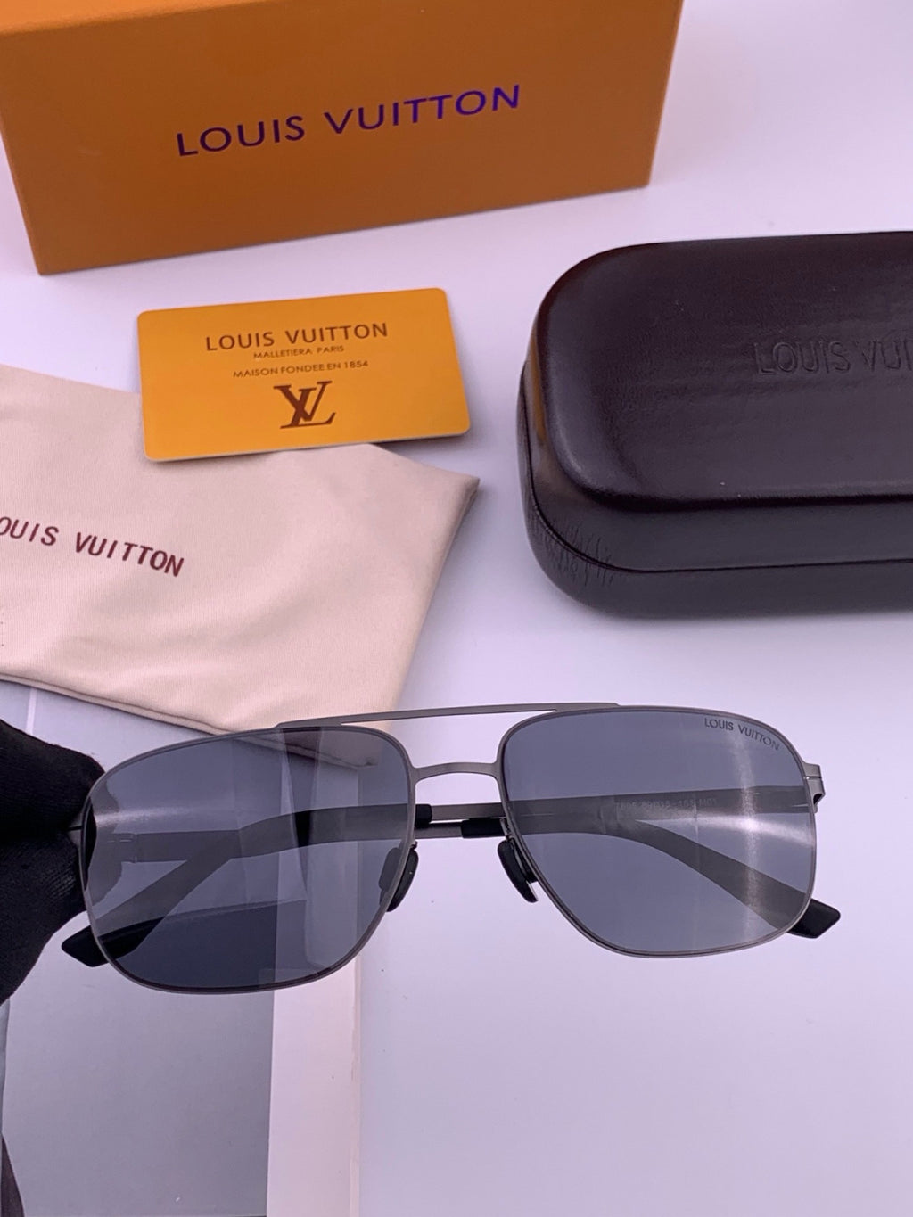 Louis Vuitton L5760 Fashion Gray Lens Sunglasses for Men & Women - 371314 - detail image 2