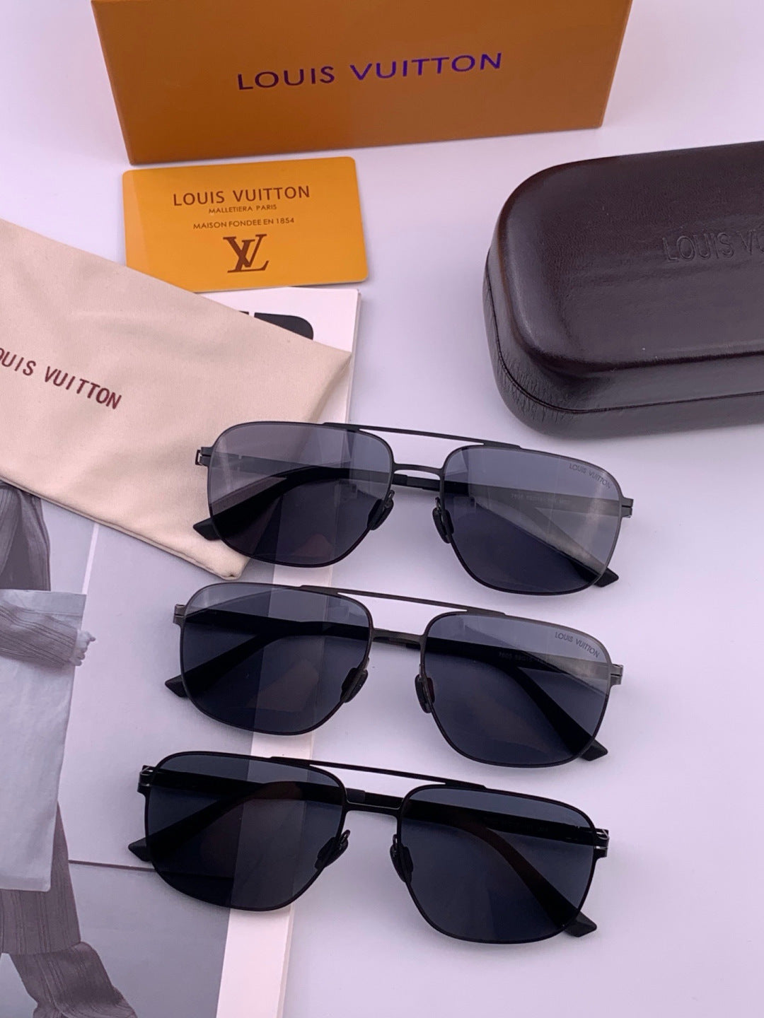 Louis Vuitton L5760 Fashion Gray Lens Sunglasses for Men & Women - 371314 - detail image 8