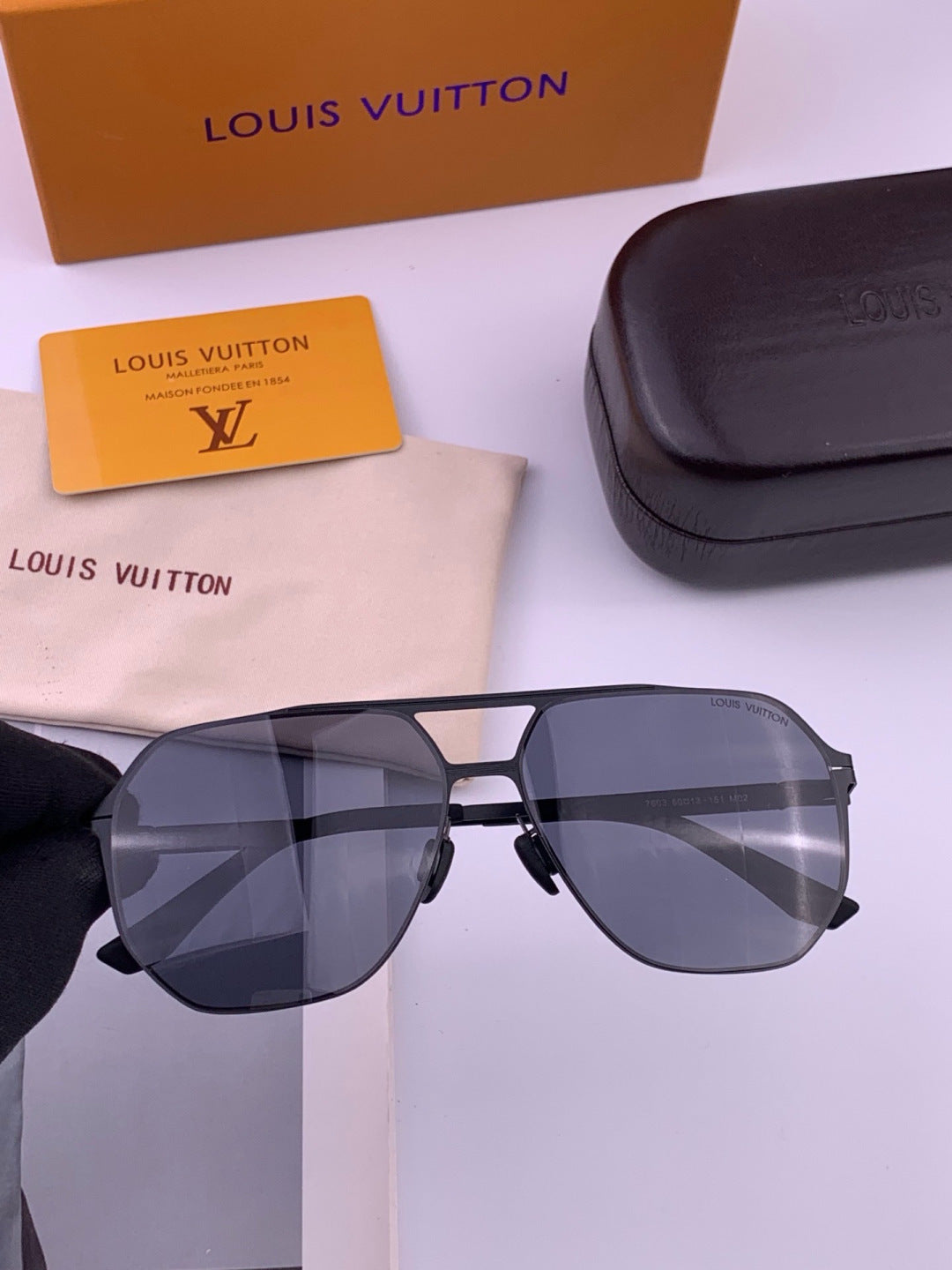 Louis Vuitton L3760 Fashion Blue Lens Sunglasses for Men & Women - 371315 - detail image 3