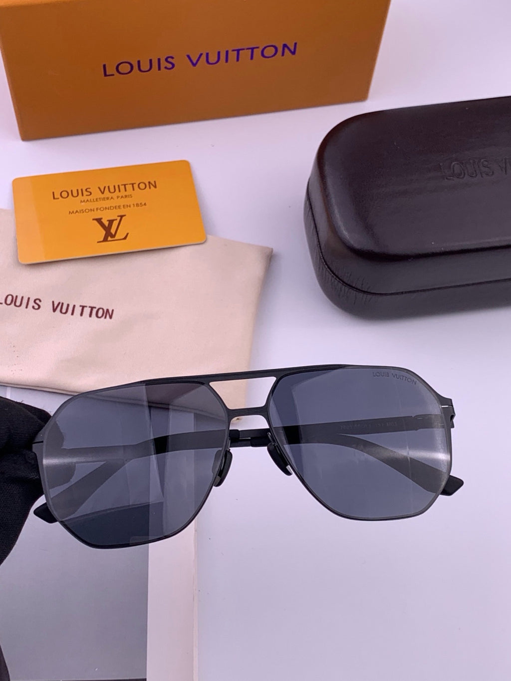 Louis Vuitton L3760 Fashion Blue Lens Sunglasses for Men & Women - 371315 - detail image 2