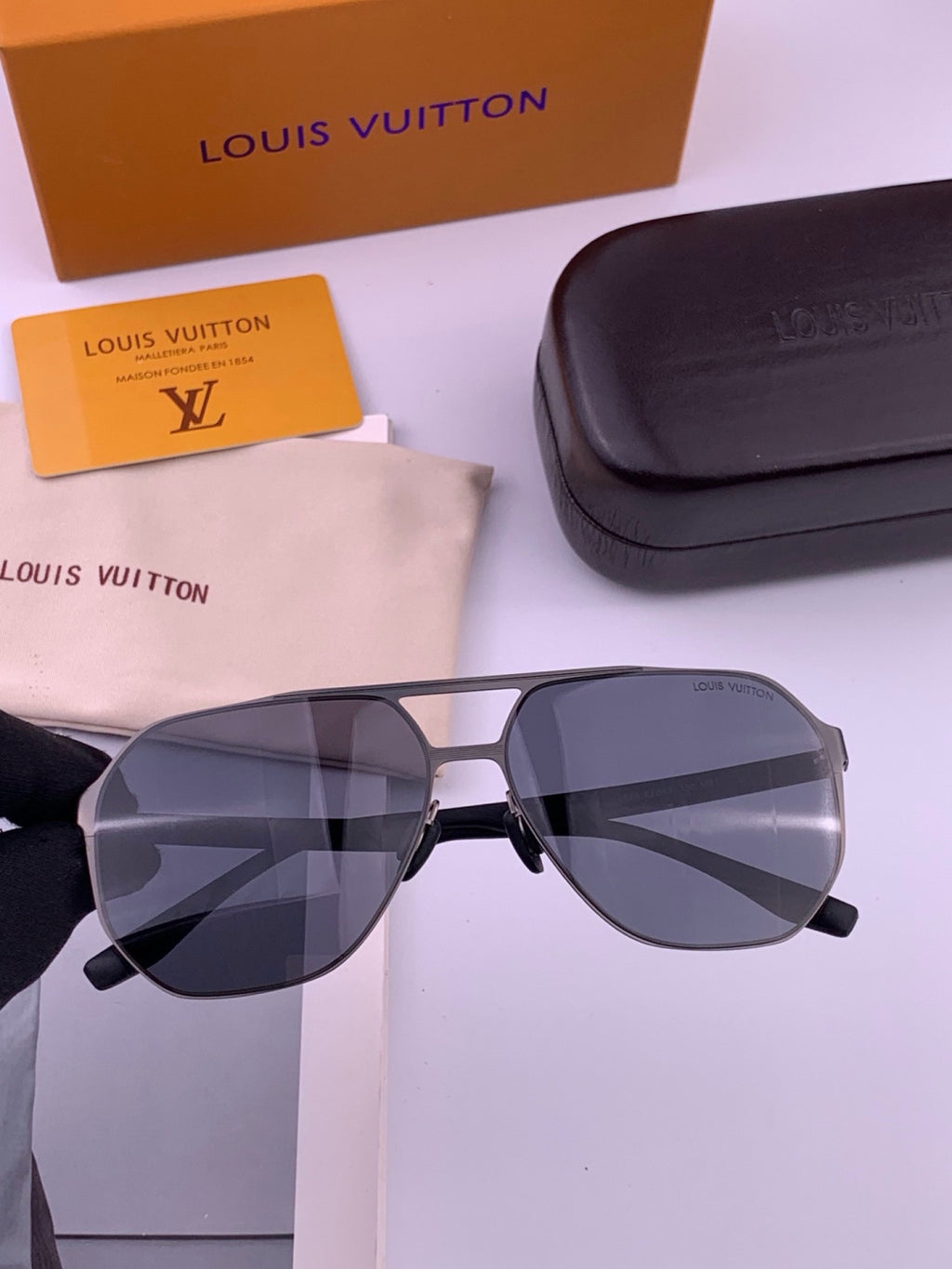 Louis Vuitton L3252 Polarized Aviator Orange Lens Sunglasses for Men - 371317