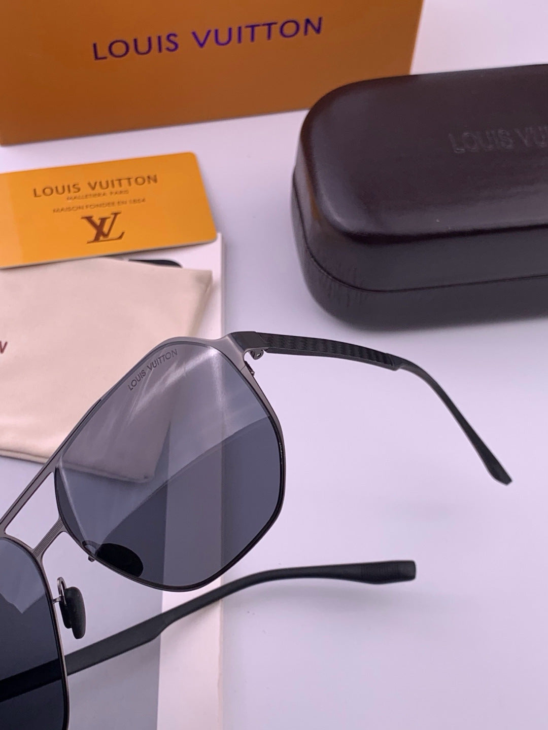 Louis Vuitton L3252 Polarized Aviator Orange Lens Sunglasses for Men - 371317 - detail image 5