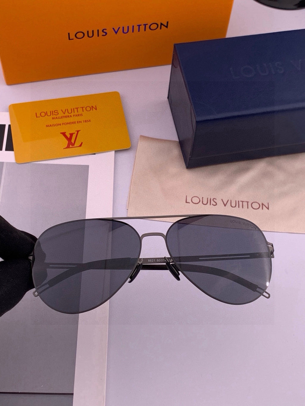 Louis Vuitton L1862 Fashion Red Lens Sunglasses for Men & Women - 371318 - detail image 3