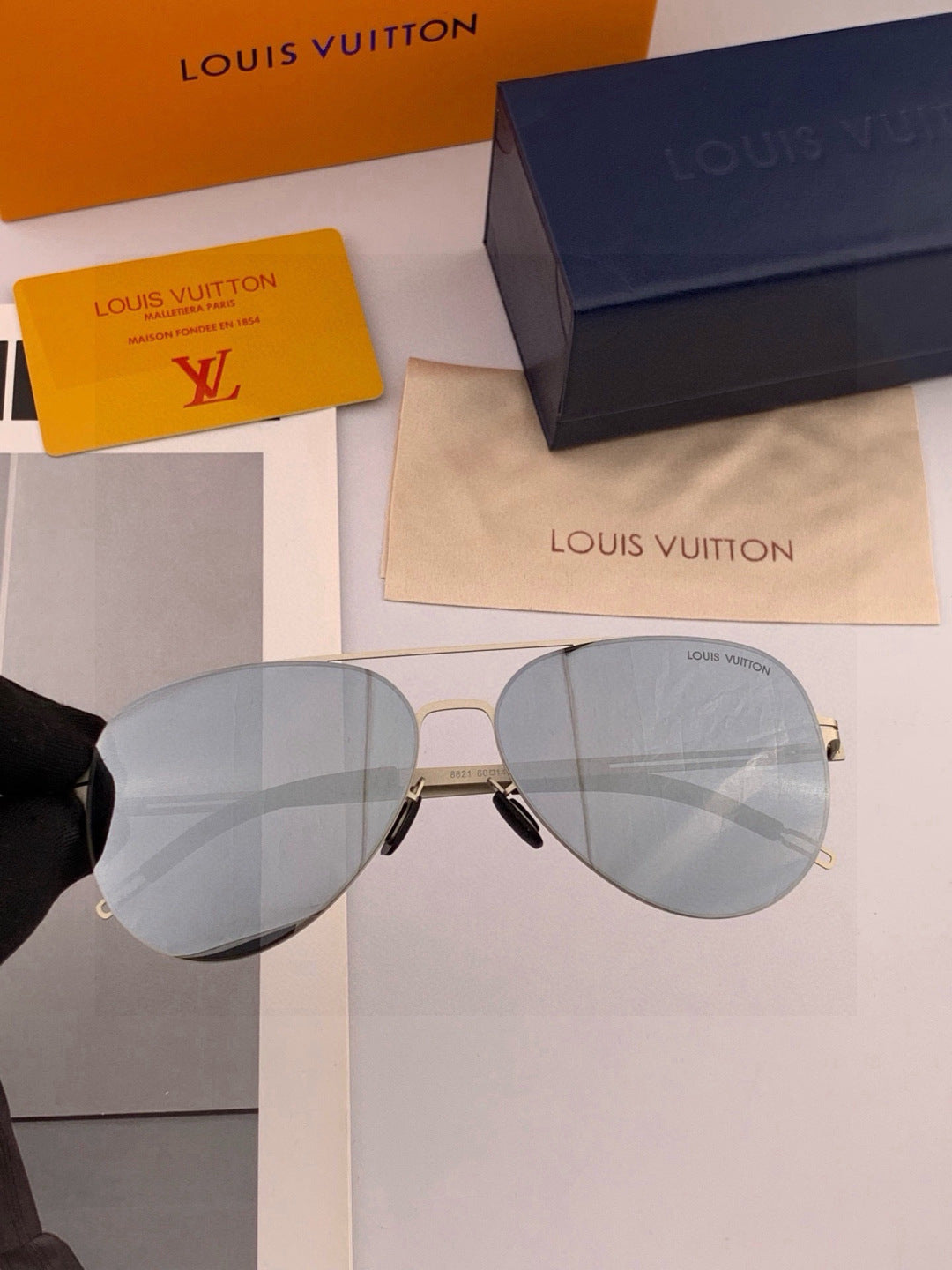 Louis Vuitton L1862 Fashion Red Lens Sunglasses for Men & Women - 371318 - detail image 2