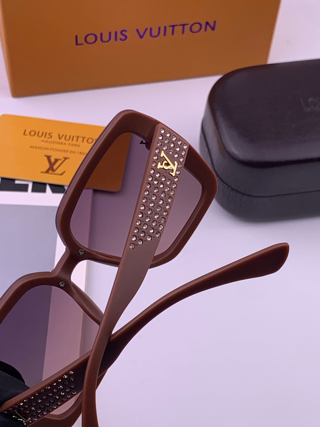 Louis Vuitton L2990 Square Black Lens Sunglasses for Men & Women - 371320 - detail image 3