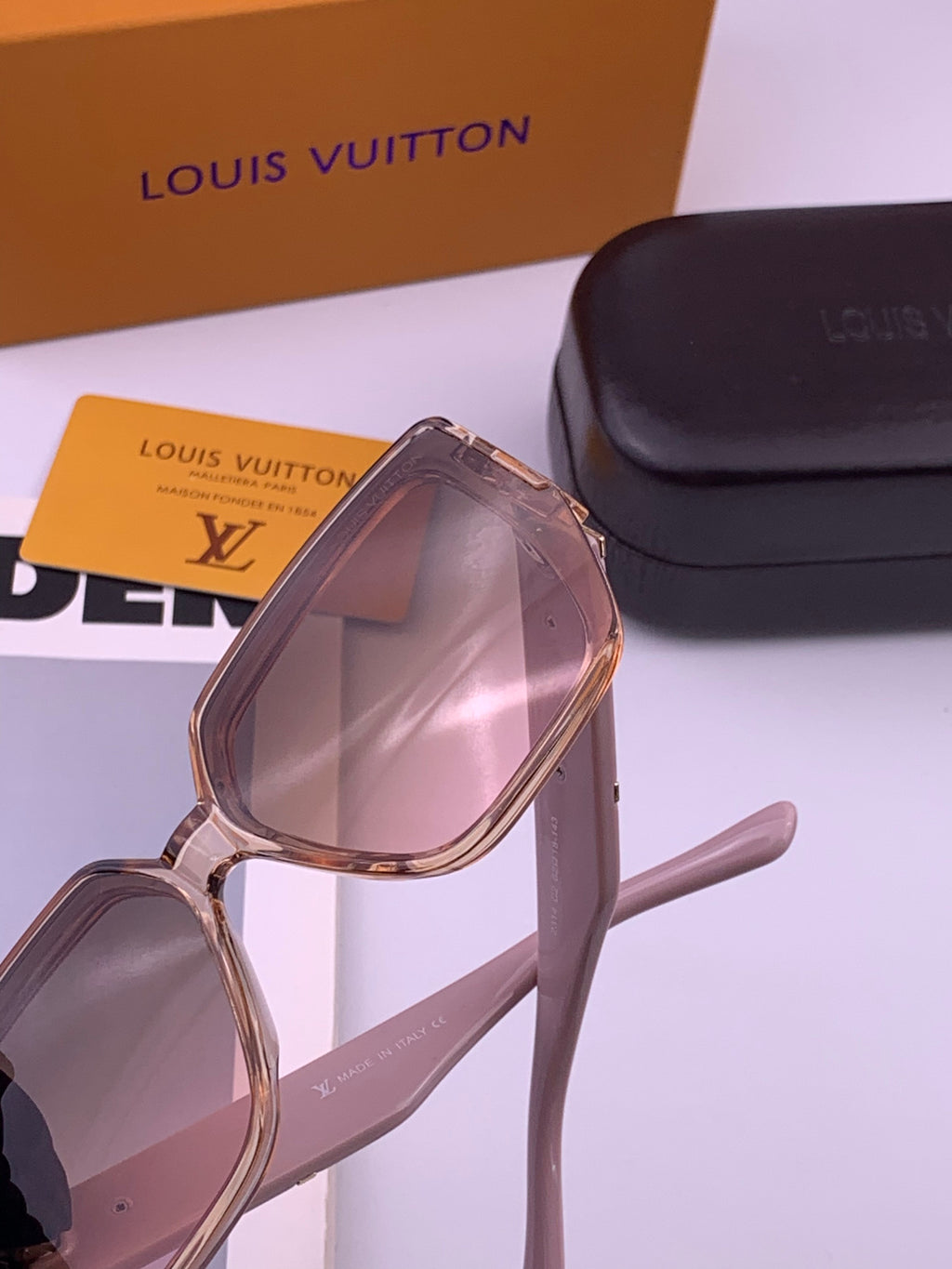 Louis Vuitton L4231 Square Brown Lens Sunglasses for Men & Women - 371321 - detail image 4