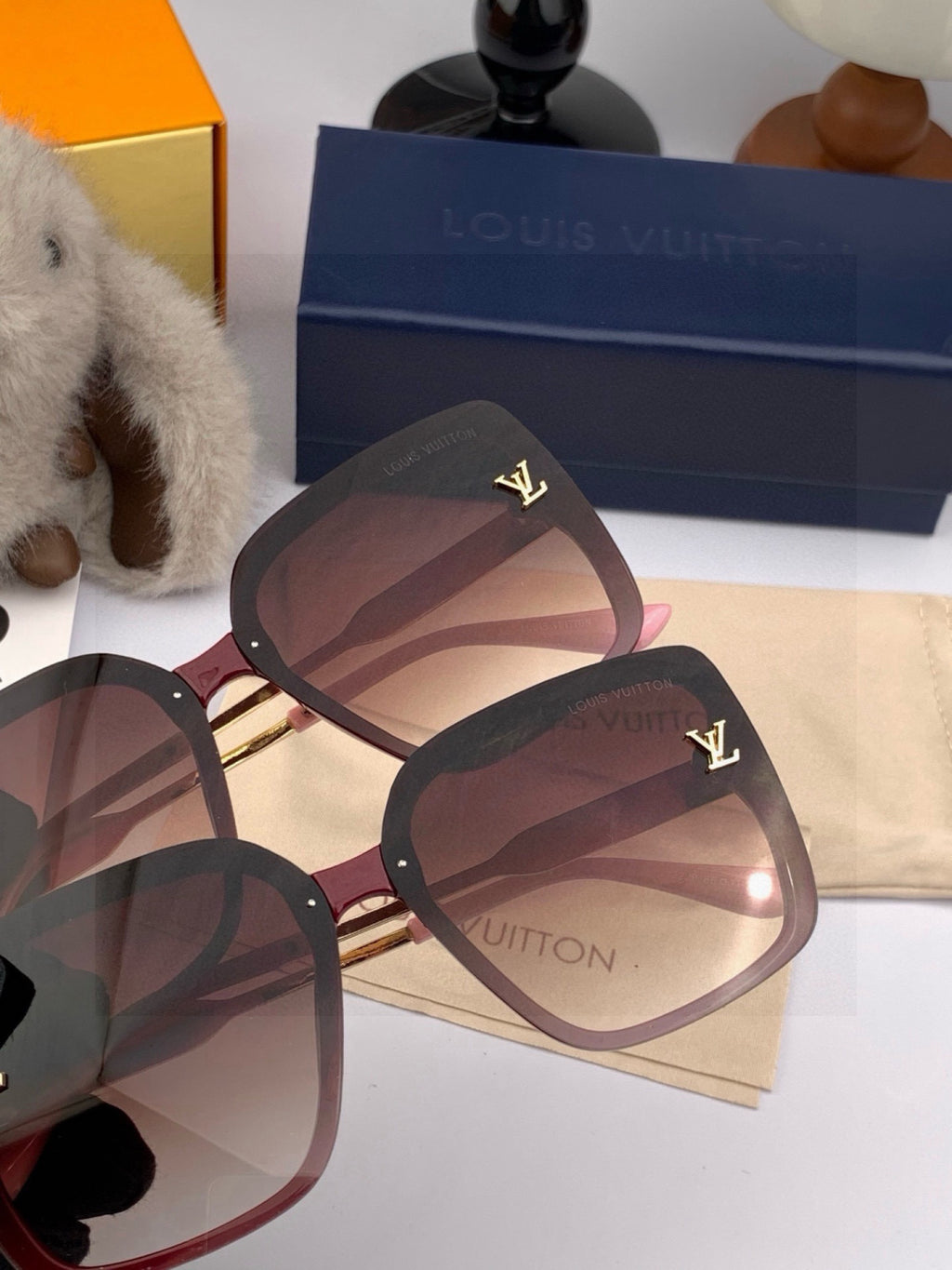 Louis Vuitton L0893 Square Black Lens Sunglasses for Men & Women - 371308 - detail image 6