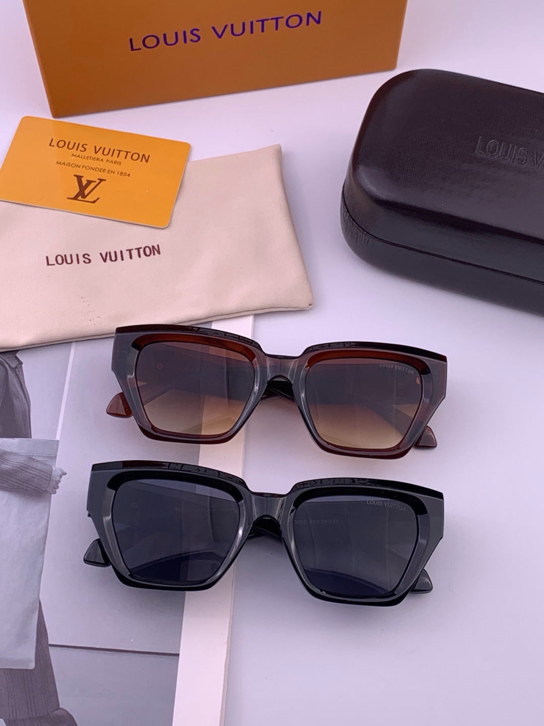 Louis Vuitton L26900 Square Black Lens Sunglasses for Women - 371312 - detail image 7