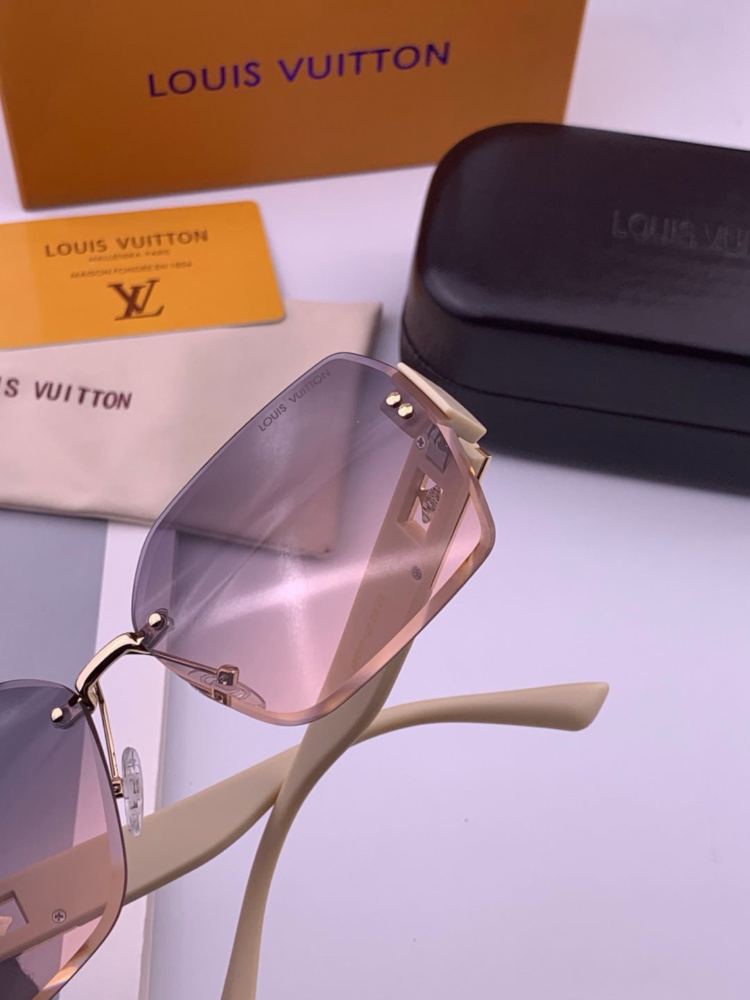 Louis Vuitton L9261 Square Gold Lens Sunglasses for Men & Women - 371297 - detail image 5