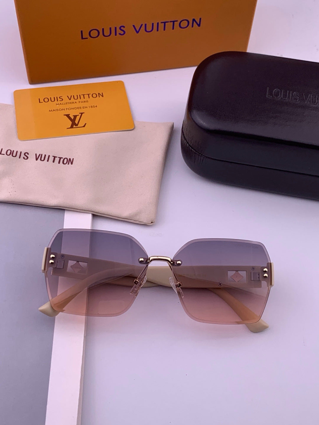 Louis Vuitton L9261 Square Gold Lens Sunglasses for Men & Women - 371297