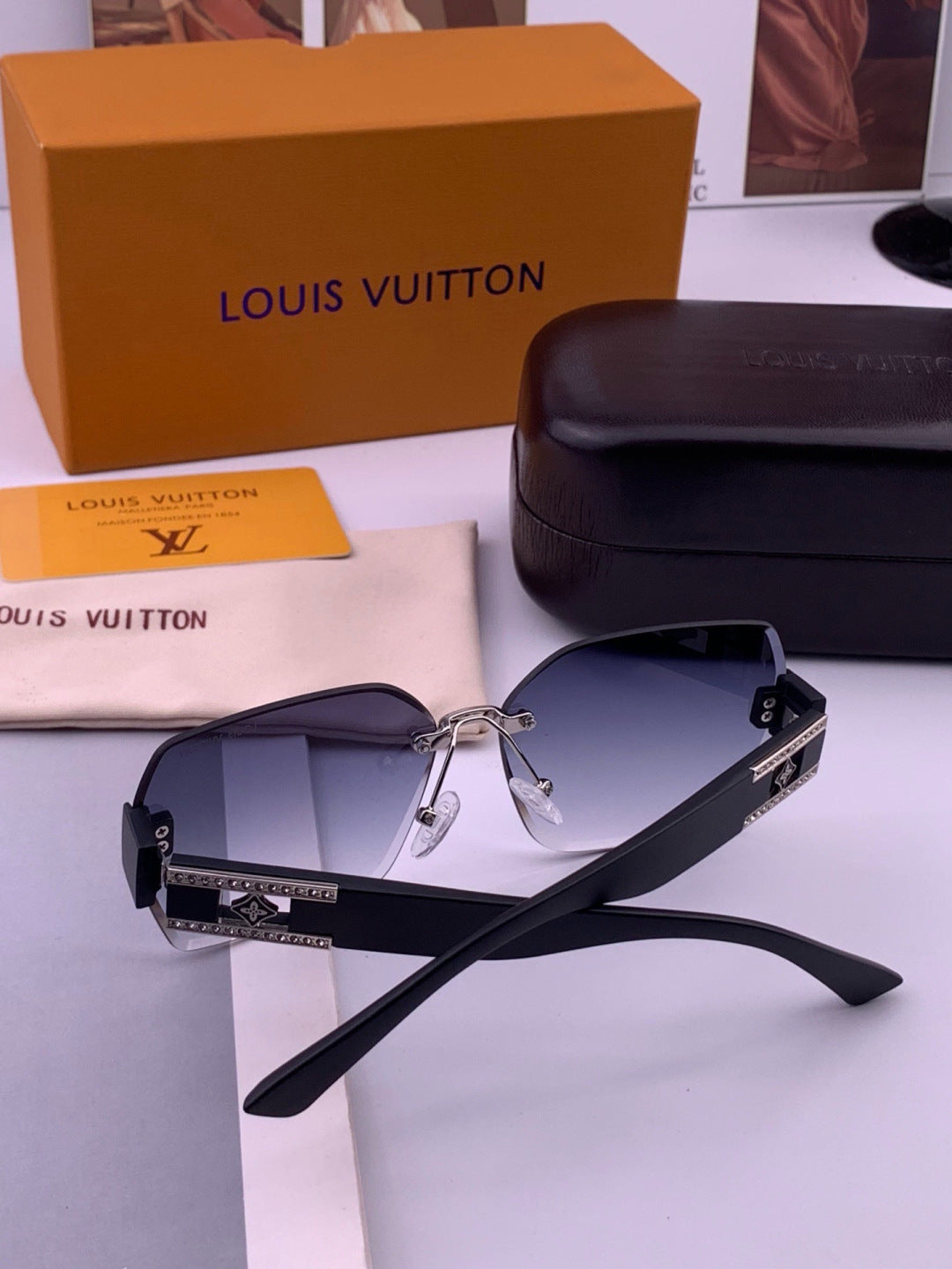 Louis Vuitton L9261 Square Black Lens Sunglasses for Men & Women - 371298 - detail image 6