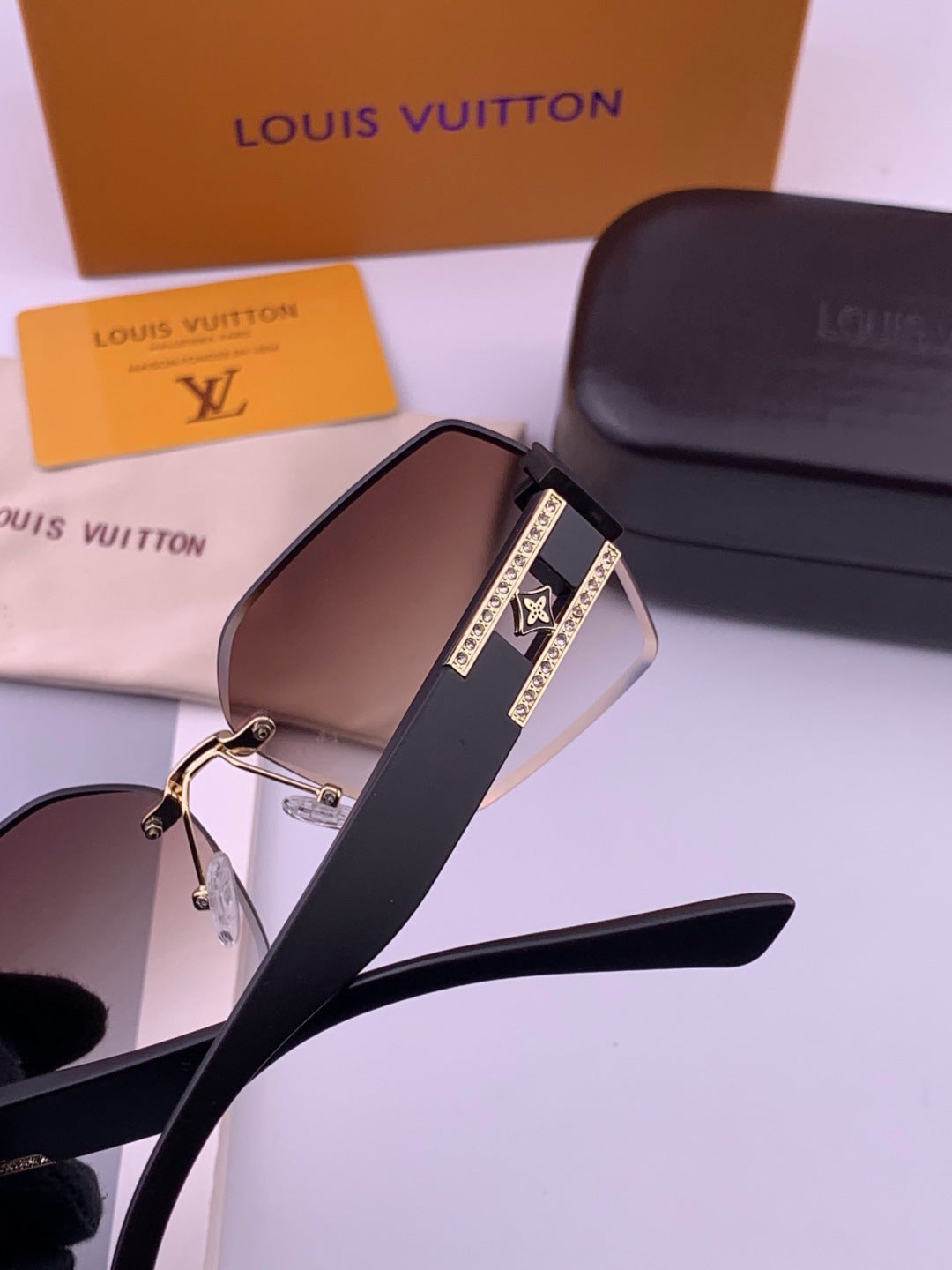 Louis Vuitton L9261 Square Black Lens Sunglasses for Men & Women - 371299 - detail image 4
