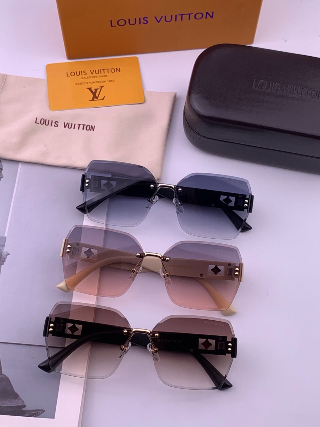 Louis Vuitton L9261 Square Black Lens Sunglasses for Men & Women - 371299 - detail image 7