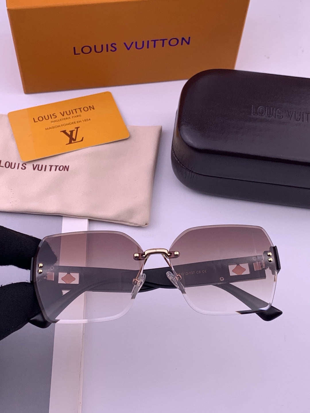 Louis Vuitton L9261 Square Black Lens Sunglasses for Men & Women - 371299