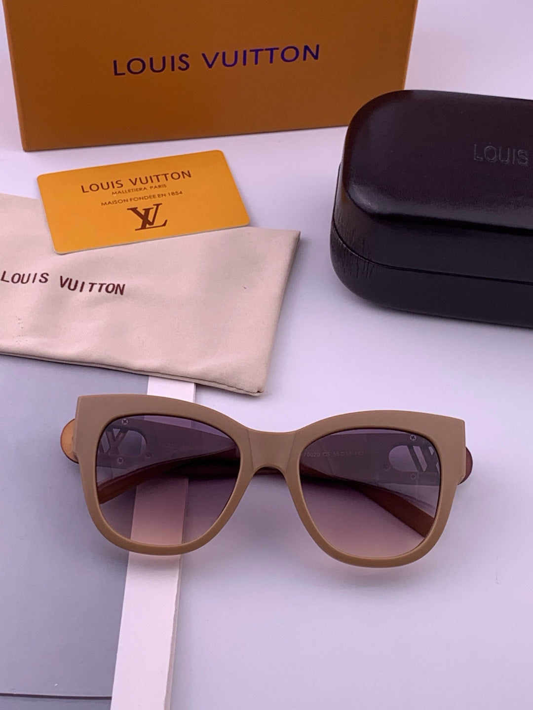 Louis Vuitton L07002 Square Purple Lens Sunglasses for Women - 371300 - detail image 5
