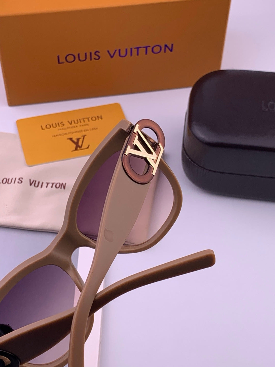 Louis Vuitton L07002 Square Purple Lens Sunglasses for Women - 371300 - detail image 4