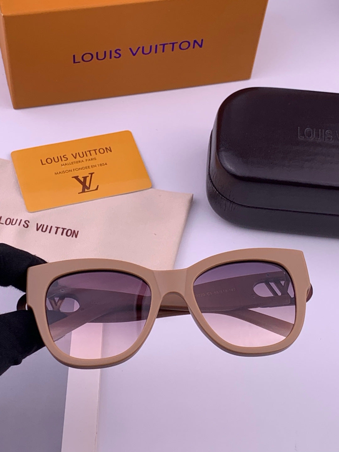 Louis Vuitton L07002 Square Purple Lens Sunglasses for Women - 371300