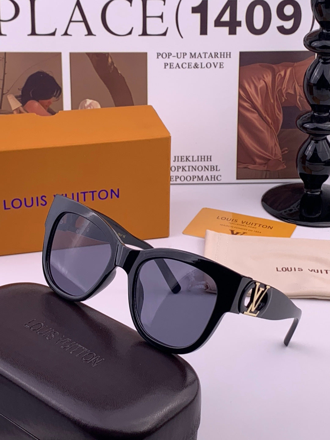 Louis Vuitton L07002 Square Black Lens Sunglasses for Women - 371301 - detail image 2