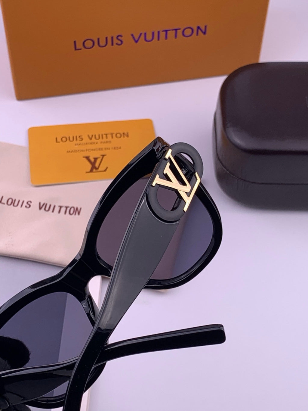 Louis Vuitton L07002 Square Black Lens Sunglasses for Women - 371301 - detail image 7