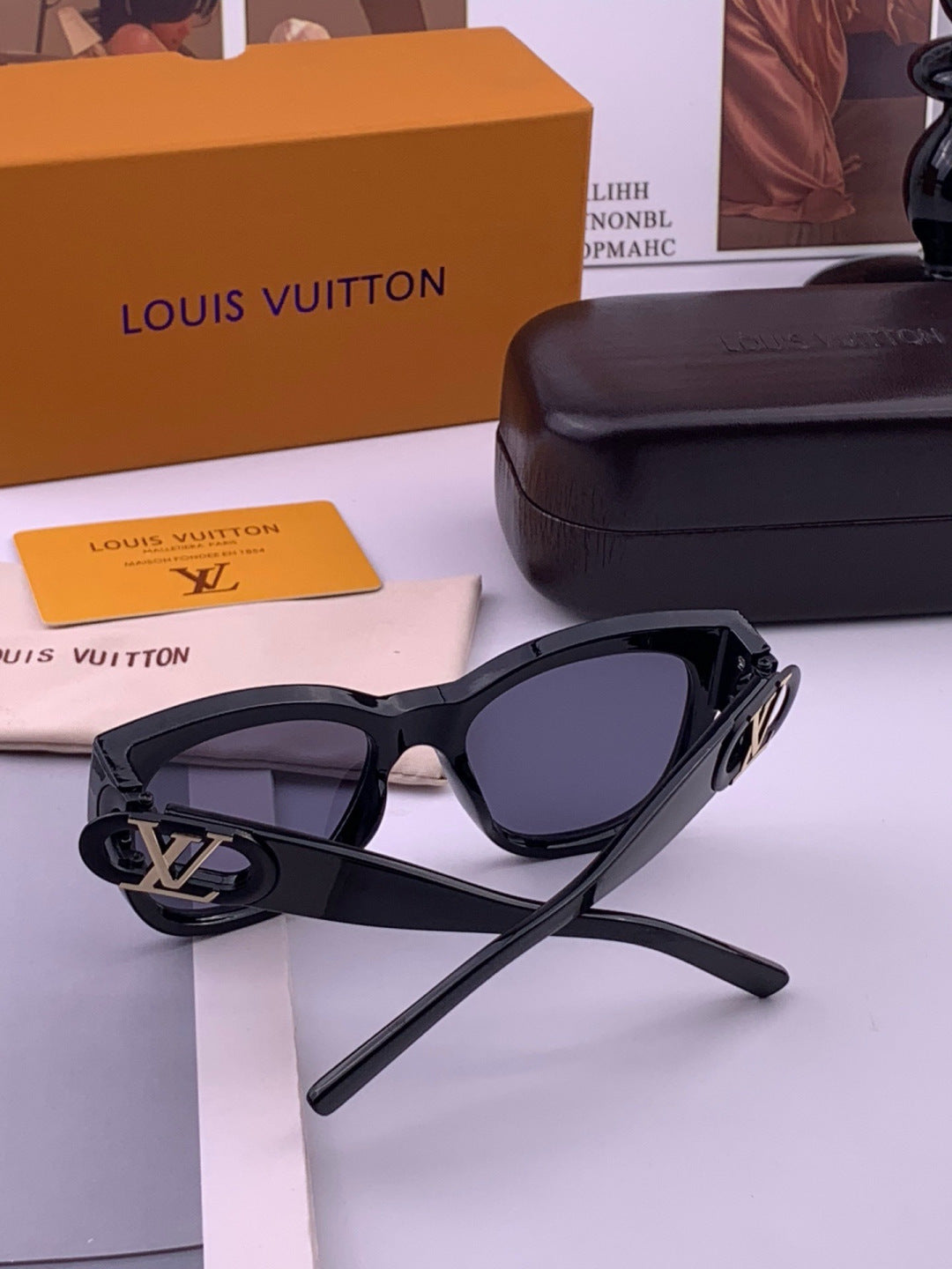 Louis Vuitton L07002 Square Black Lens Sunglasses for Women - 371301 - detail image 6