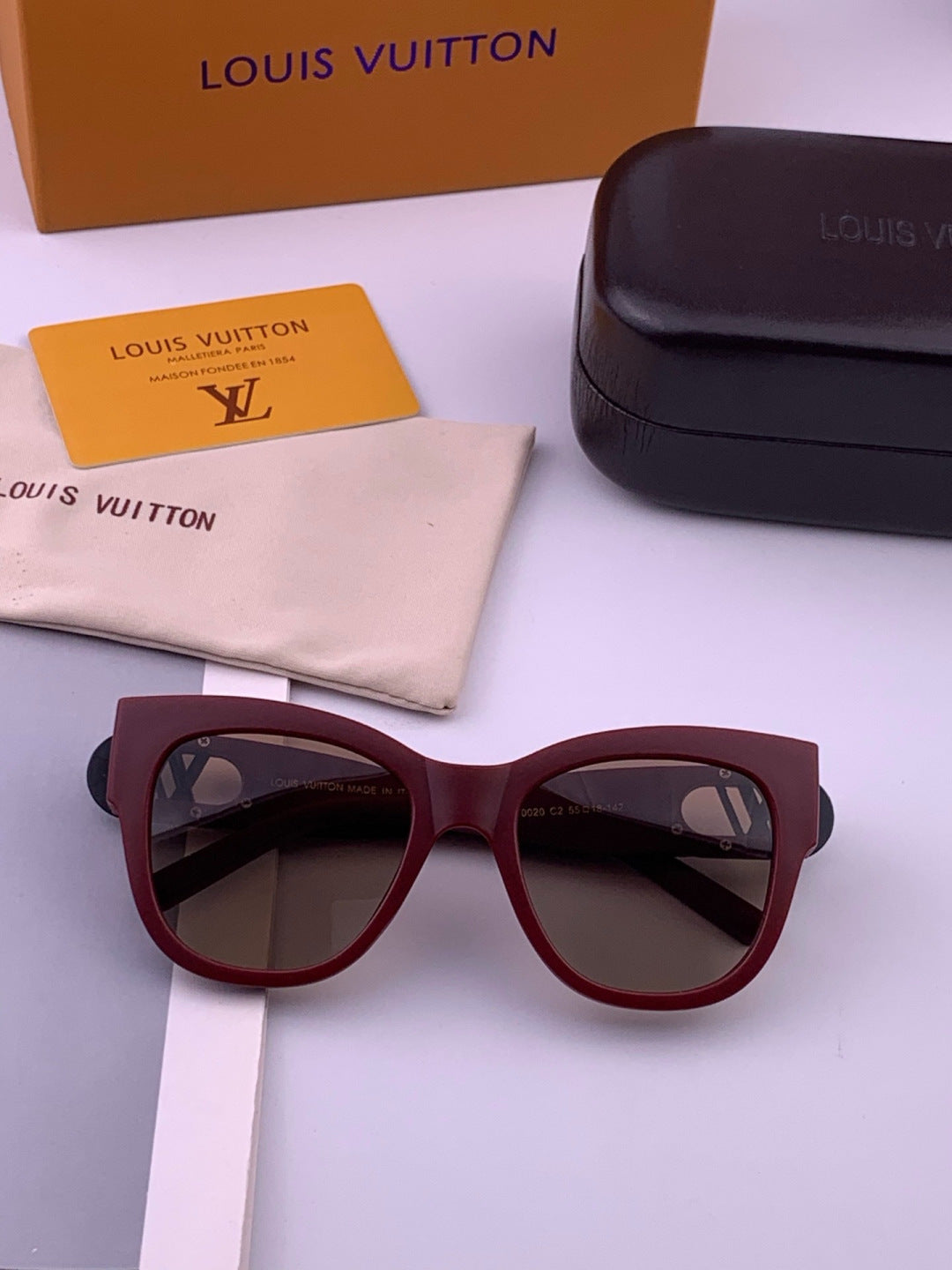 Louis Vuitton L07002 Square Black Lens Sunglasses for Women - 371302 - detail image 6