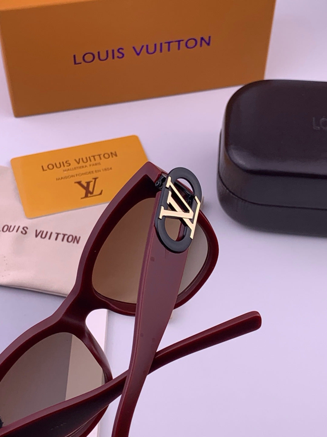Louis Vuitton L07002 Square Black Lens Sunglasses for Women - 371302 - detail image 7